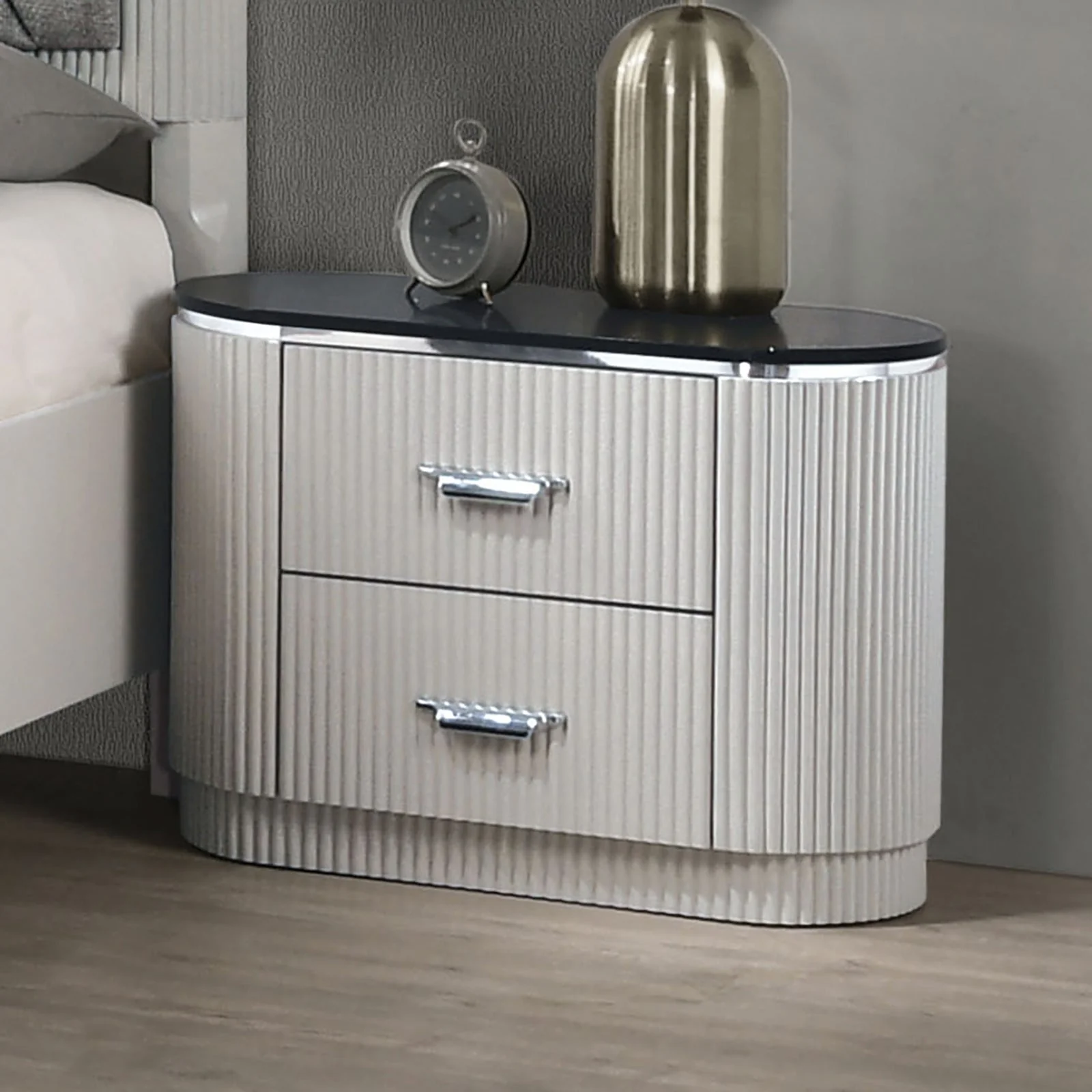 Aldgate Light Gray Queen 4 Piece Bedroom Set - Image 2
