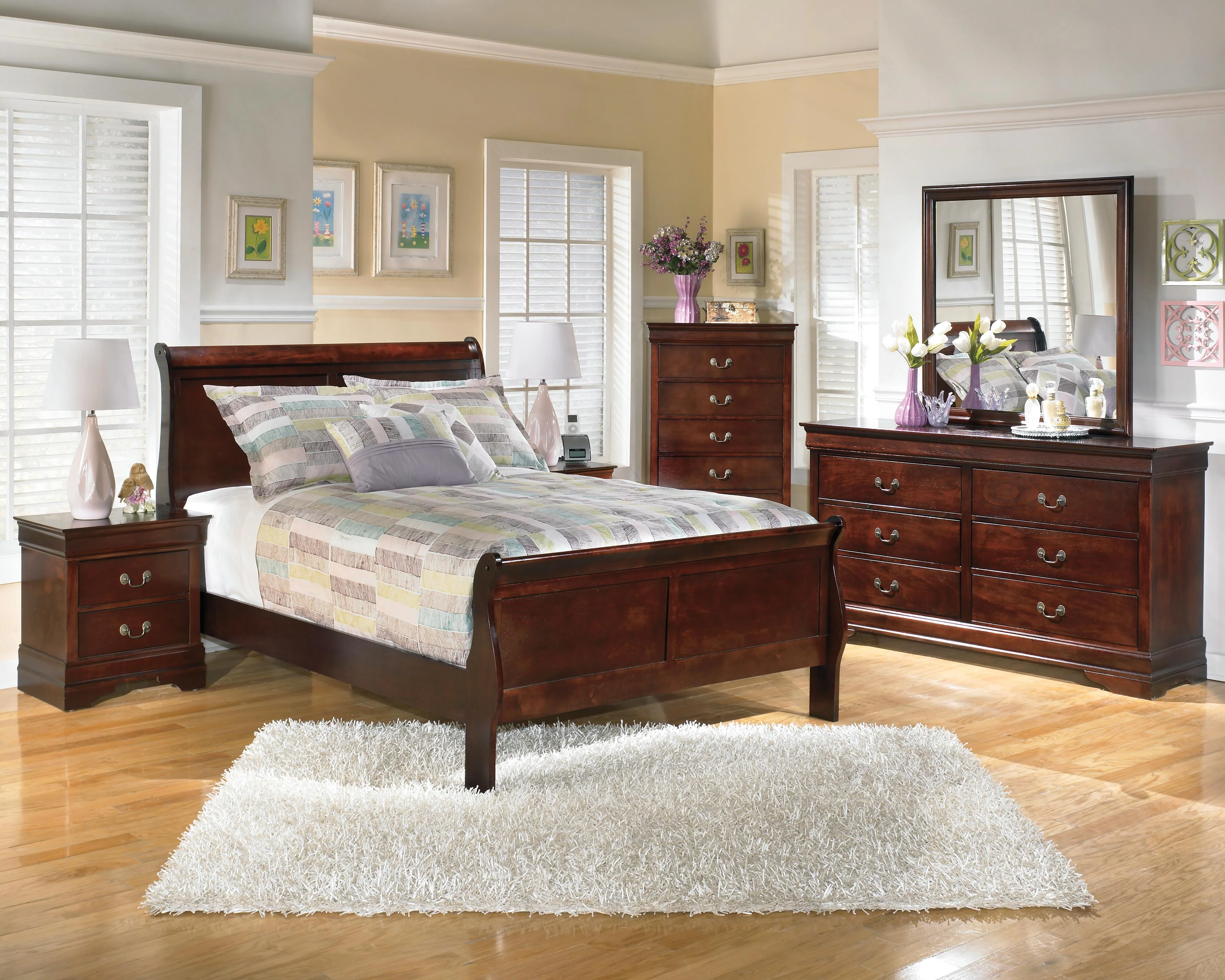 Alisdair Sleigh Bed Bedroom Set - Image 13