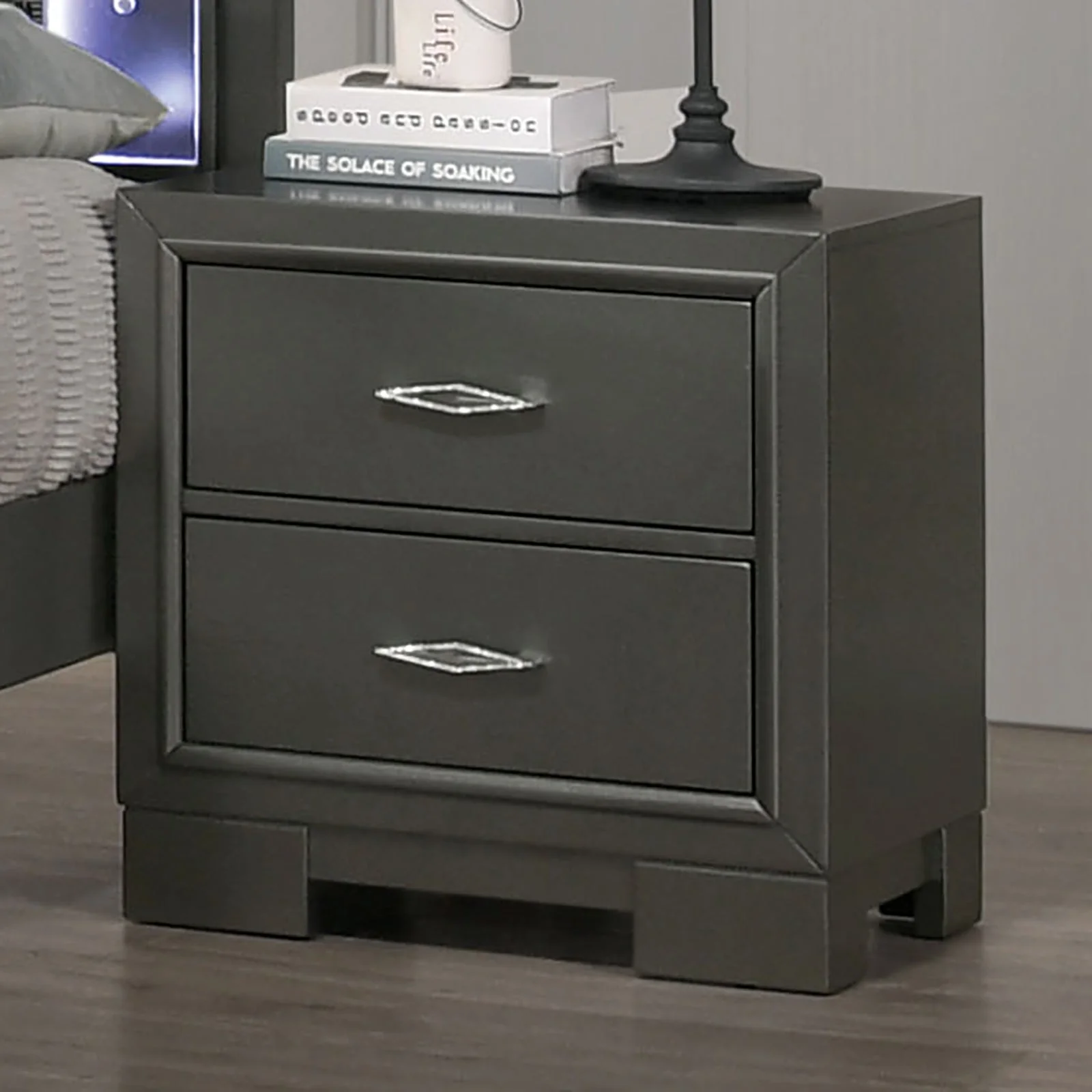Alison Dark Walnut 5 Pc. Queen Bedroom Set w/ Chest - Image 3