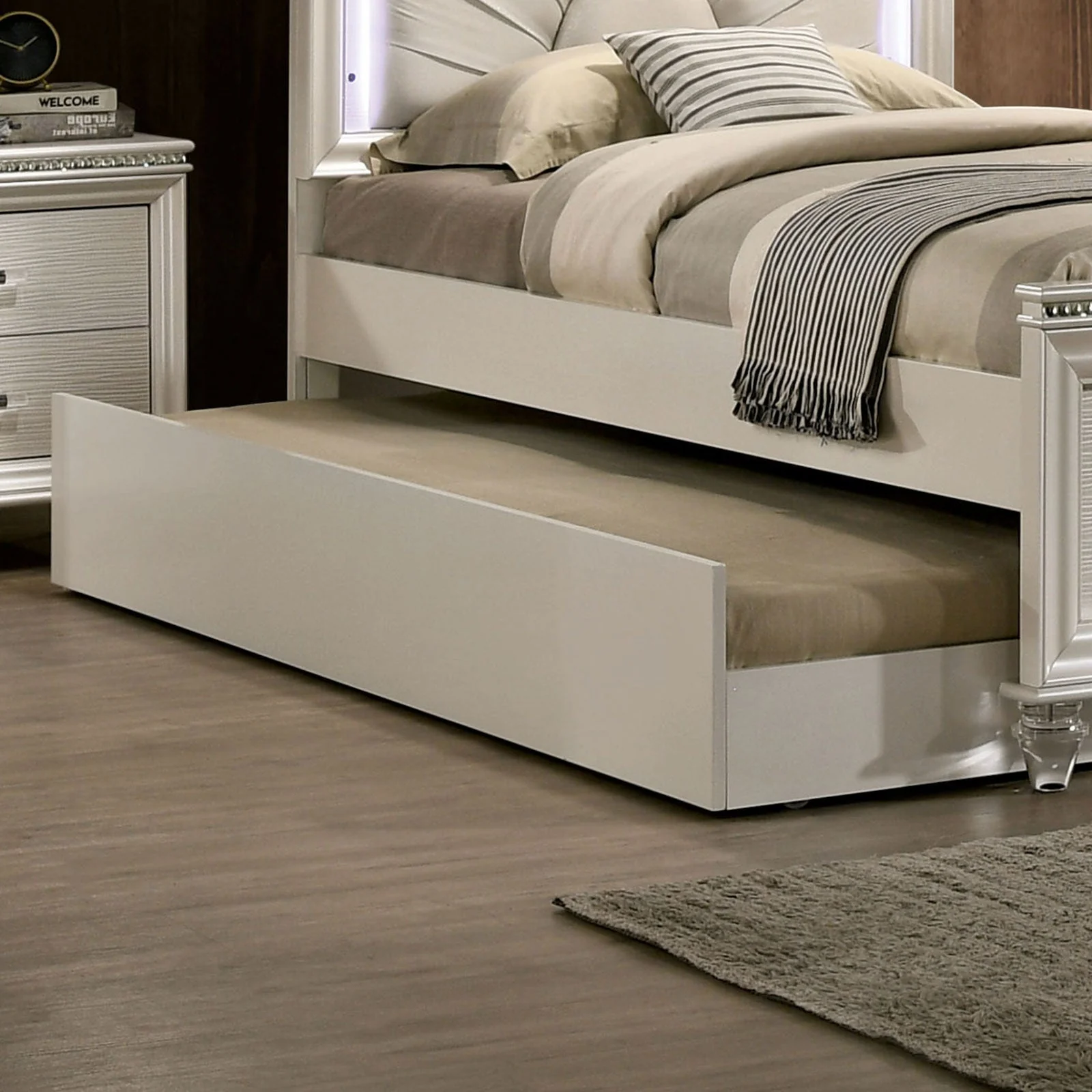 Allie Pearl White 4 Pc. Full Bedroom Set w/ Trundle - Image 2