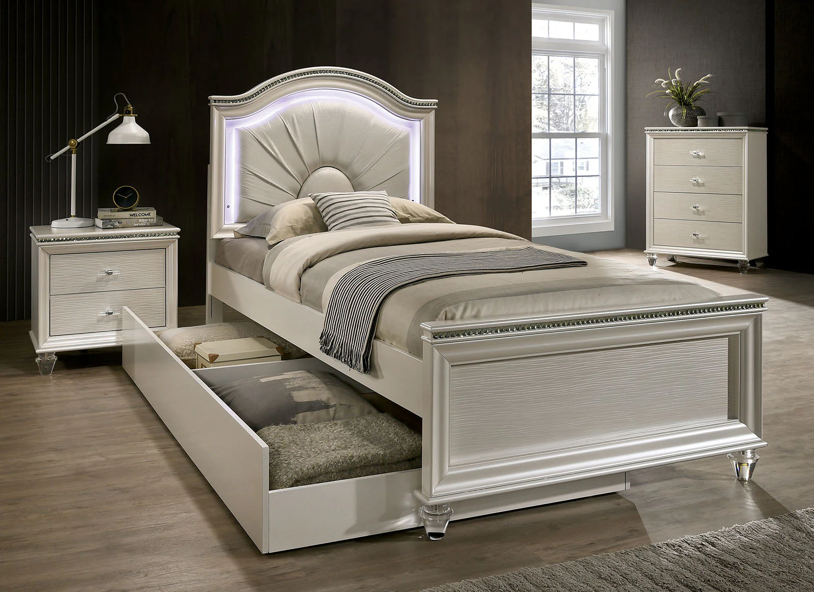 Allie Pearl White 4 Pc. Full Bedroom Set w/ Trundle - Image 4