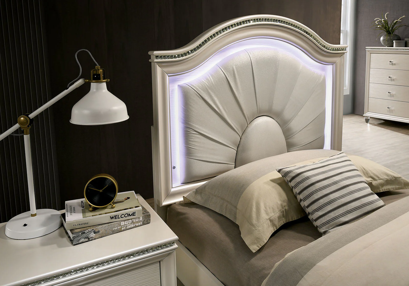 Allie Pearl White 4 Pc. Twin Bedroom Set - Image 2