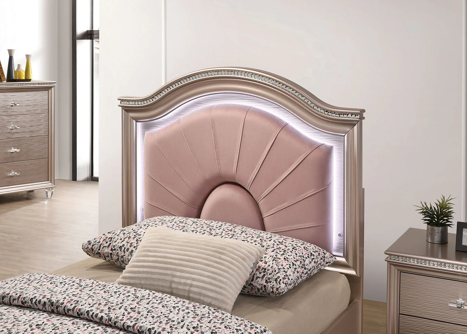 Allie Rose Gold 4 Pc. Full Bedroom Set - Image 4