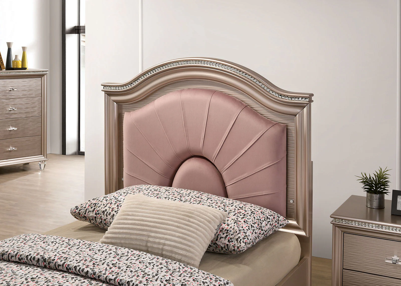 Allie Rose Gold 4 Pc. Full Bedroom Set w/ Trundle - Image 2