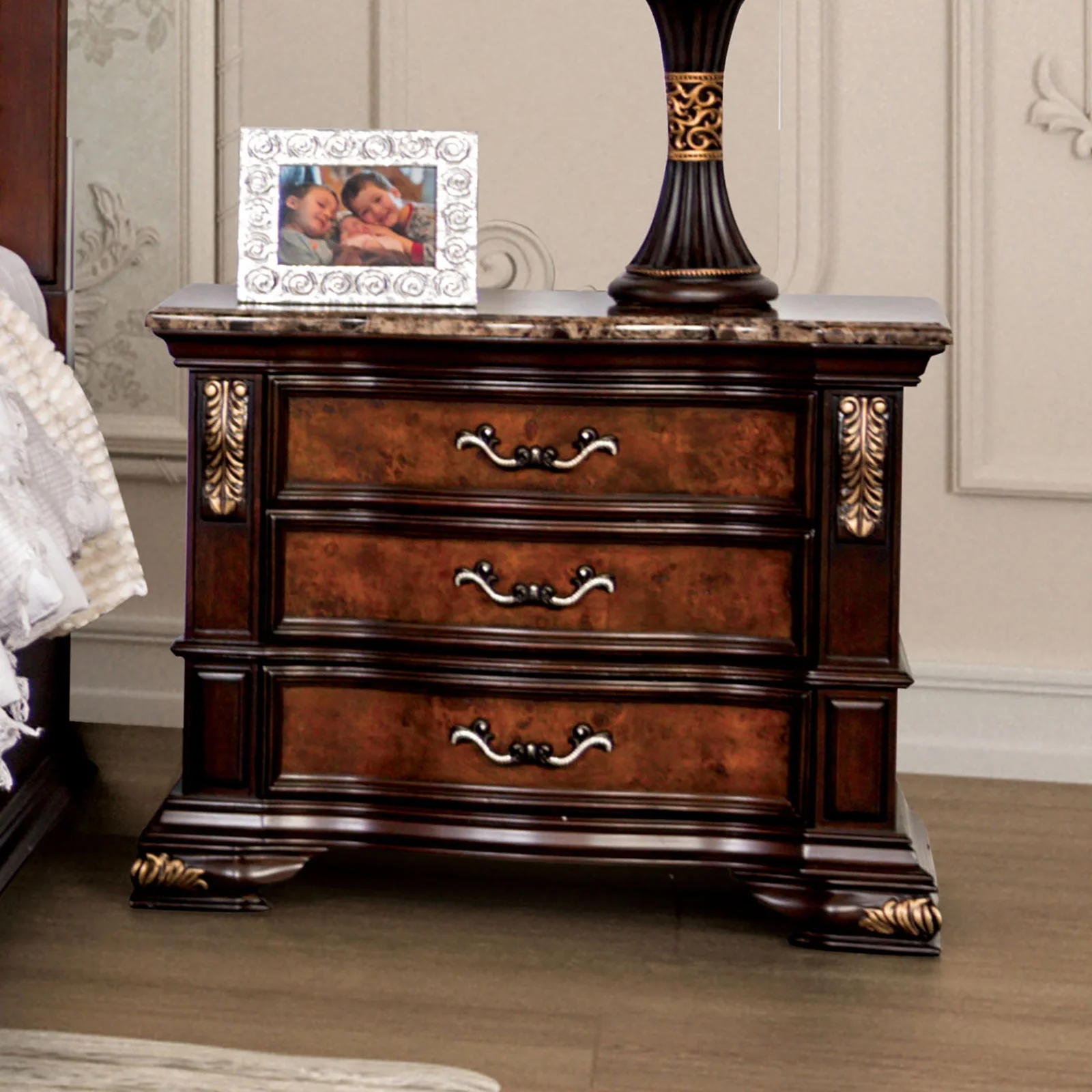 Aquilina Cherry/Oak 5 Pc. Queen Bedroom Set w/ Chest - Image 8