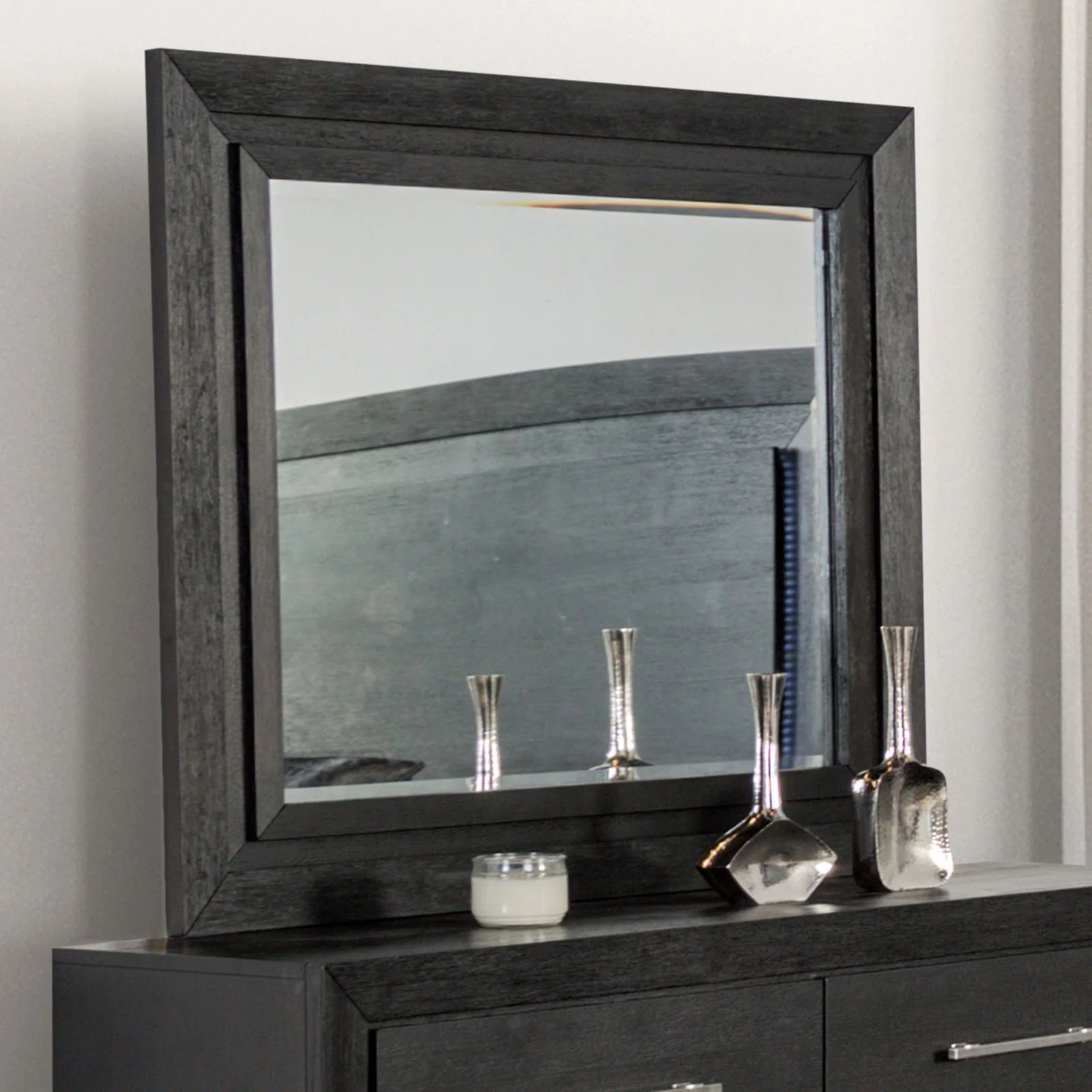 Ashbourne Black Queen 5 Piece Bedroom Set w/2 Nightstands - Image 3