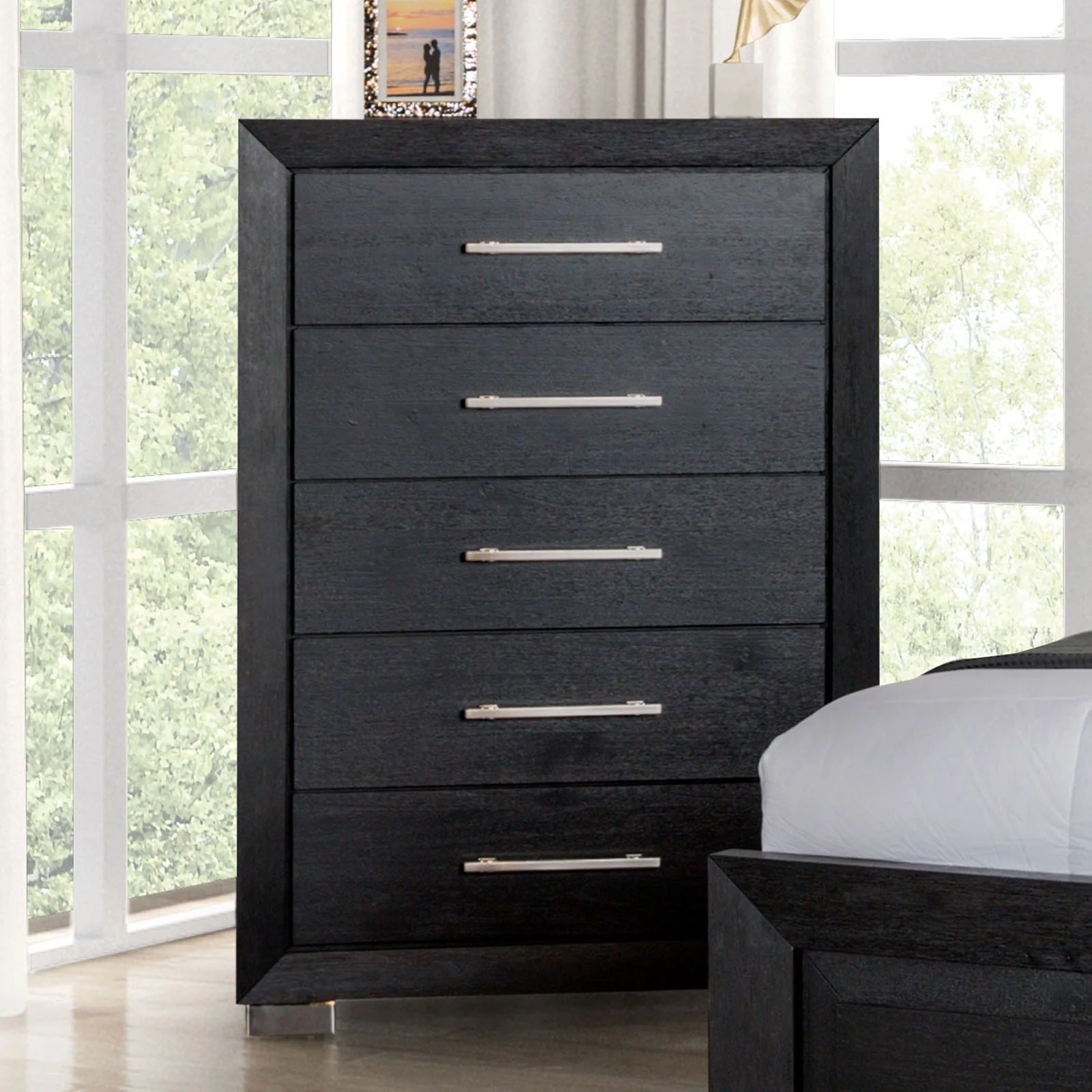 Ashbourne Black Queen 5 Piece Bedroom Set w/Chest - Image 3