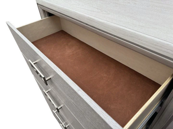 Basilone White Chest - Image 5