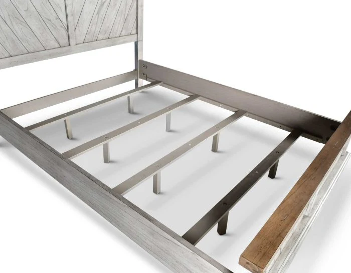 Bear Creek Queen Bed - Image 4