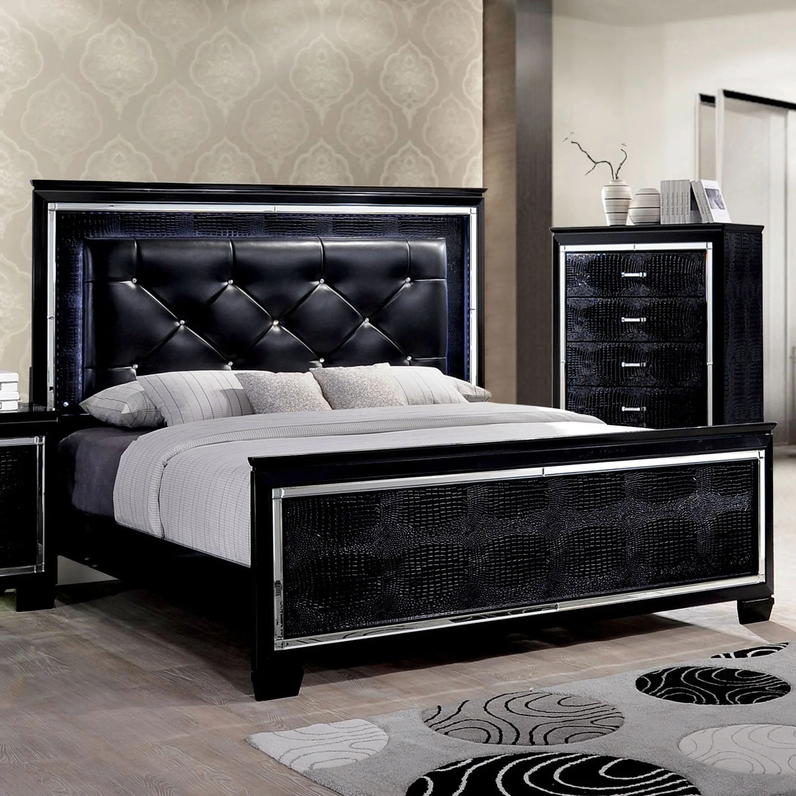 Bellanova Black 5 Pc. Queen Bedroom Set w/ Chest - Image 2