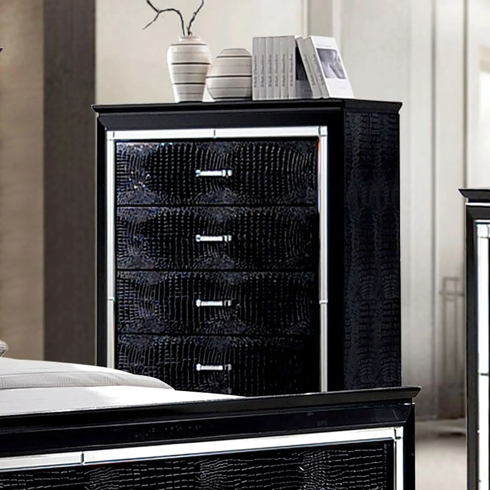 Bellanova Black 5 Pc. Queen Bedroom Set w/ Chest - Image 4