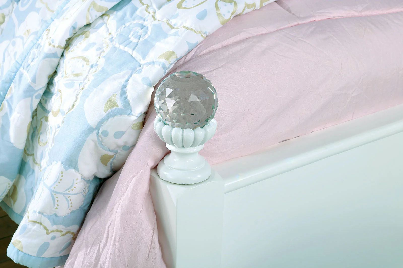Belva White 4 Pc. Full Bedroom Set - Image 4