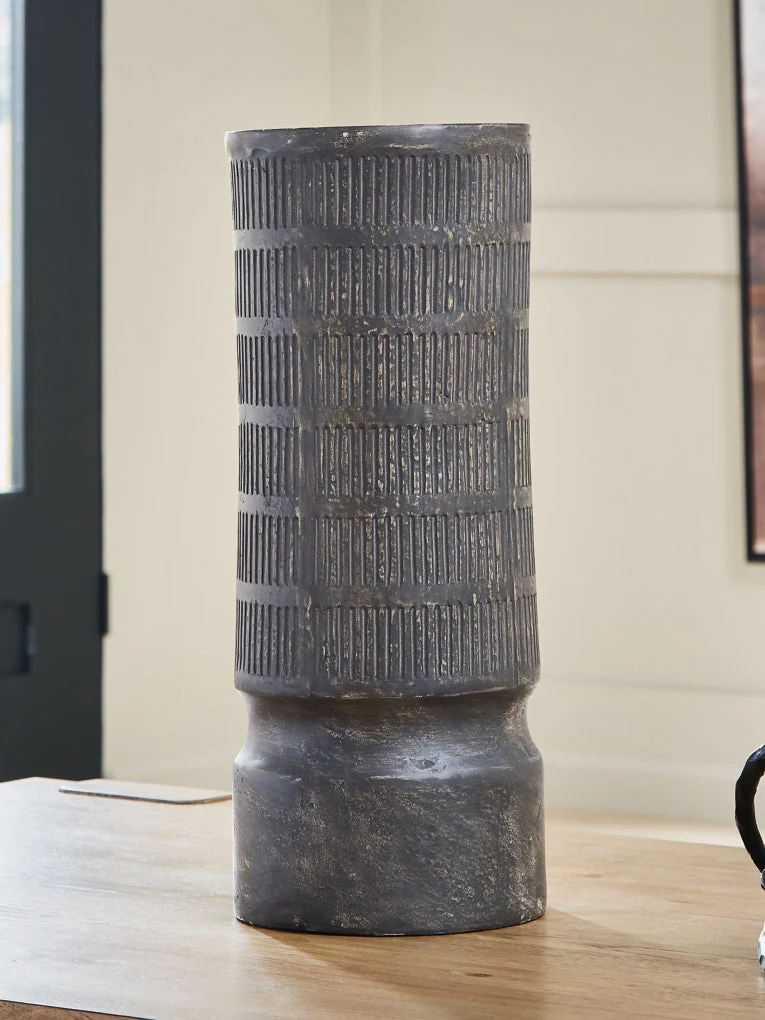 Beninworth Vase - Image 4