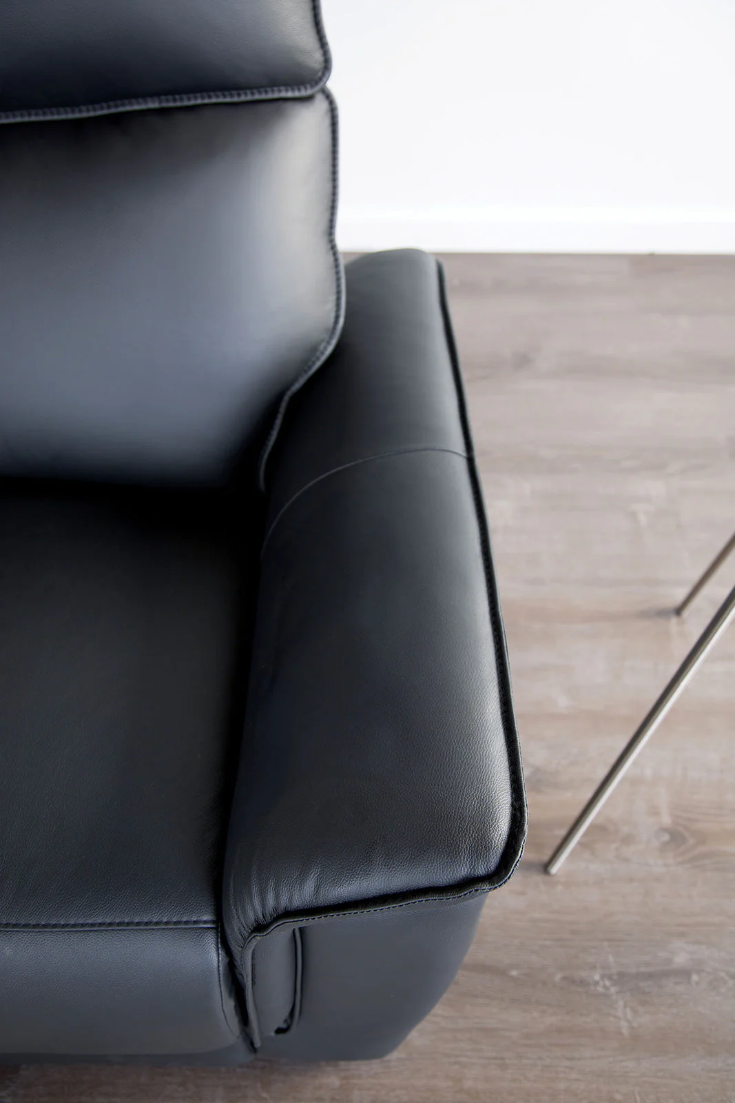 Bienne Black Reclining Loveseat - Image 4