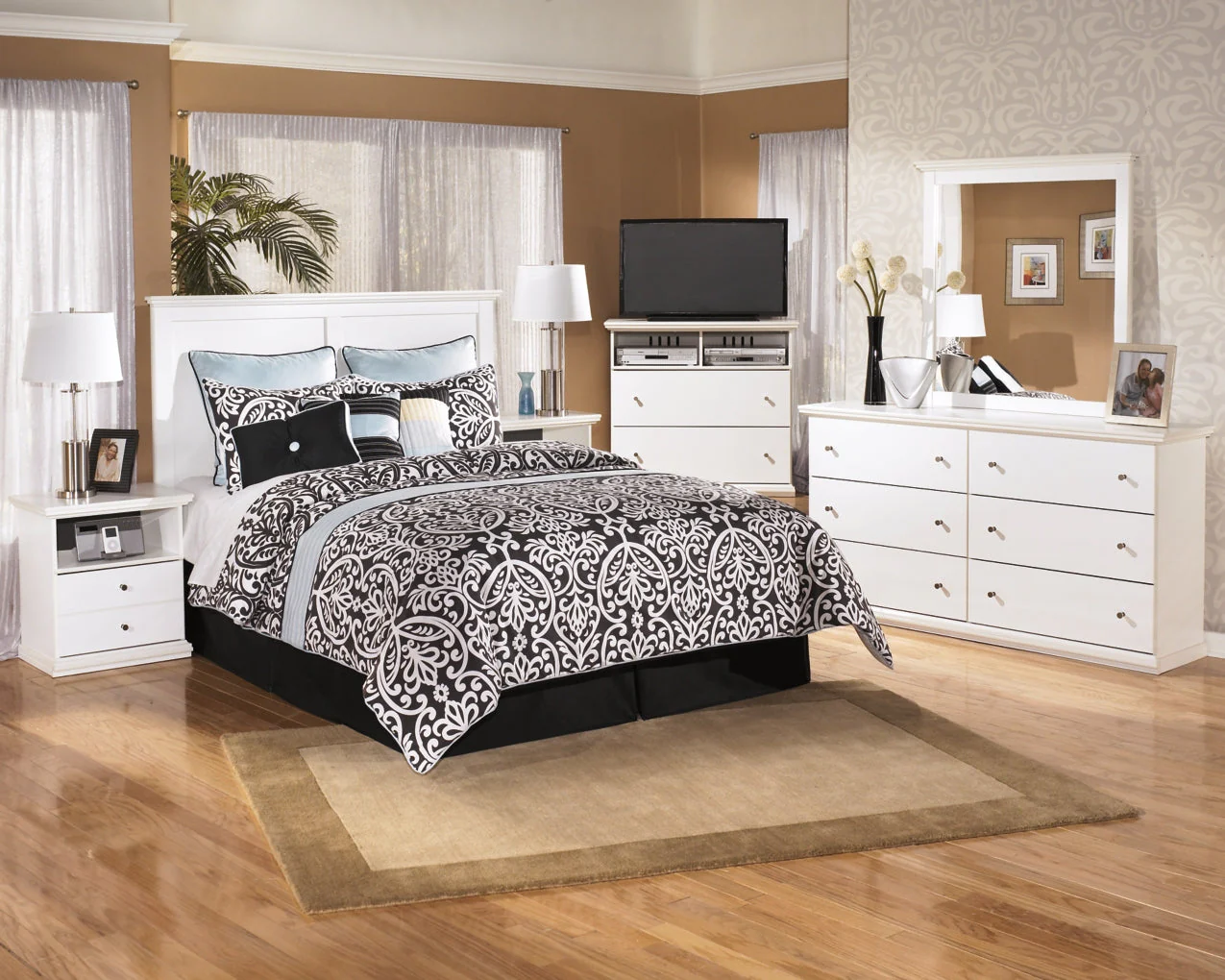 Bostwick Shoals Six Drawer Dresser - Image 7