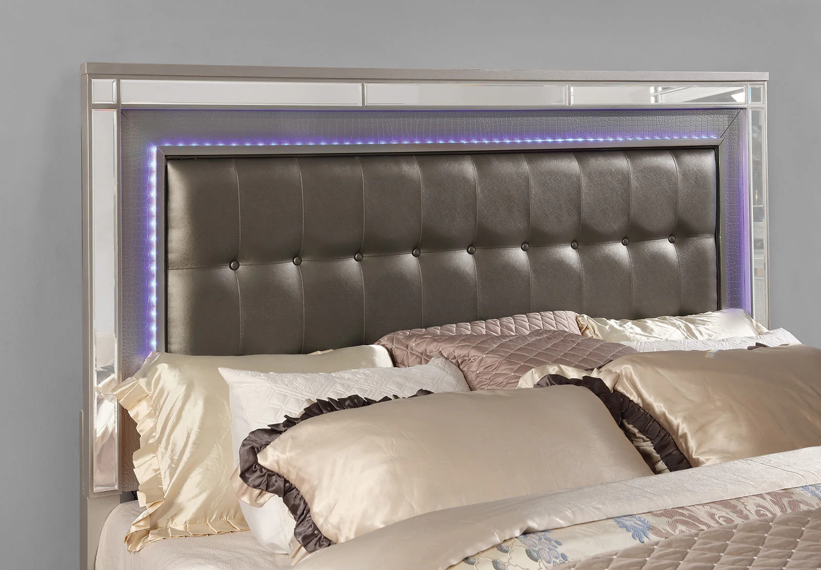 Brachium Silver 5 Pc. Queen Bedroom Set w/ Chest - Image 3