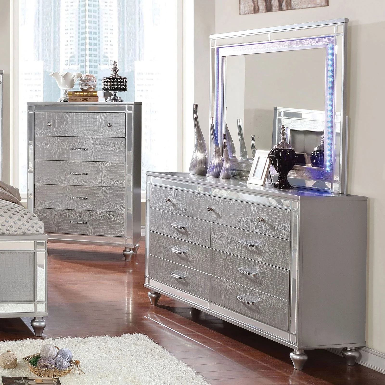 Brachium Silver 5 Pc. Queen Bedroom Set w/ Chest - Image 6