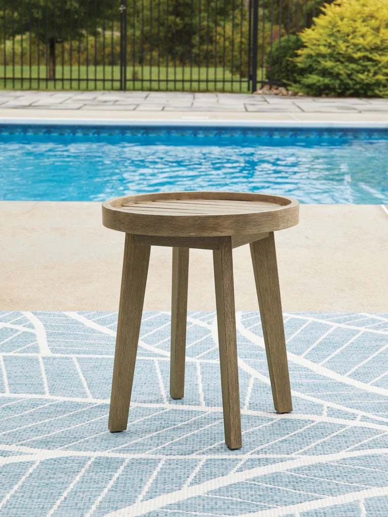 Bradstreet Bay Round End Table - Image 2