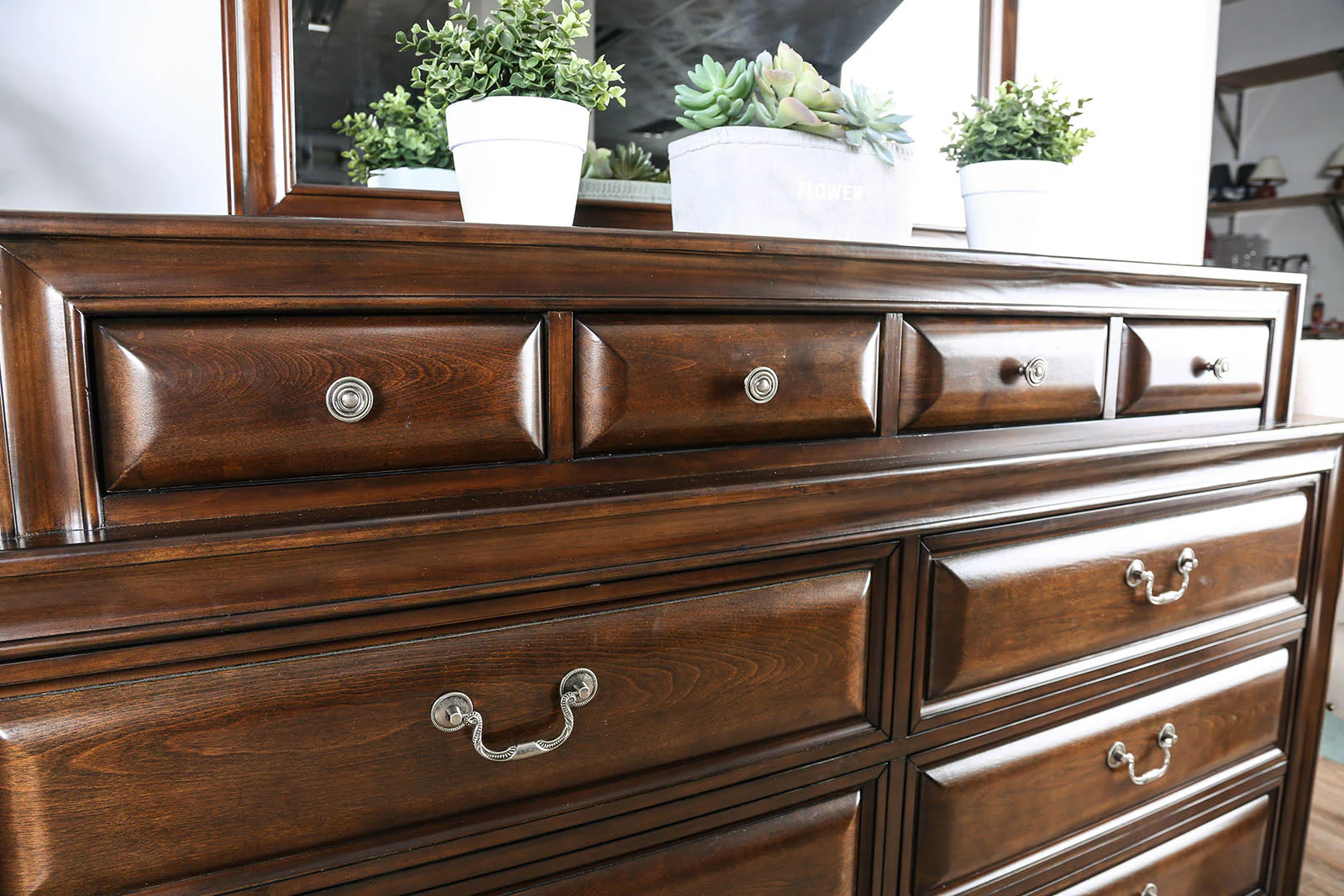Brandt Brown Cherry 5 Pc. Queen Bedroom Set w/ Chest - Image 5