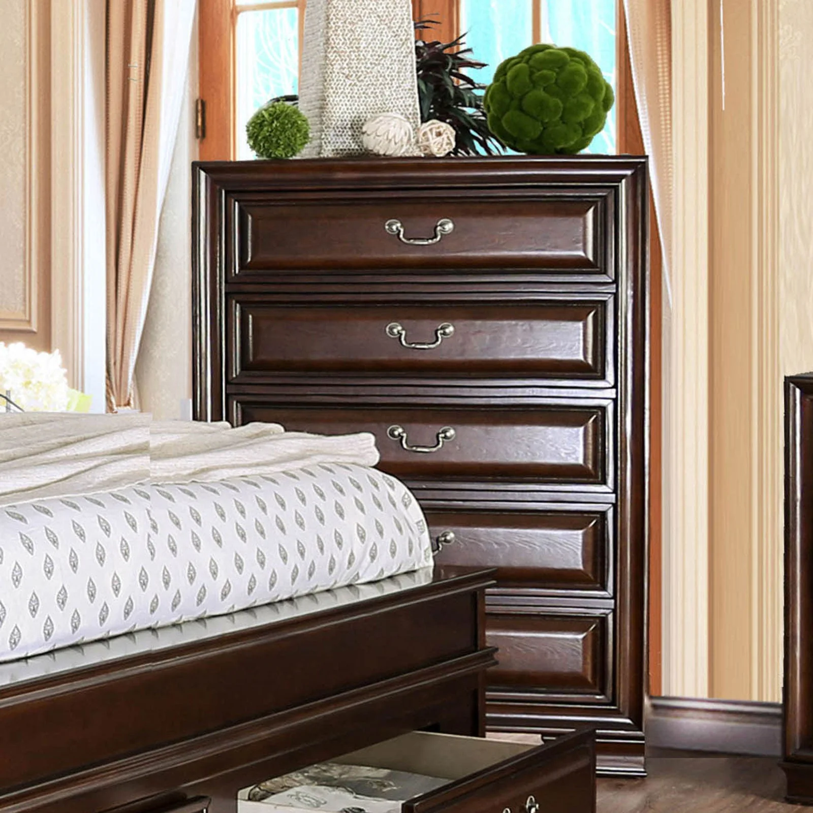 Brandt Brown Cherry 5 Pc. Queen Bedroom Set w/ Chest - Image 7