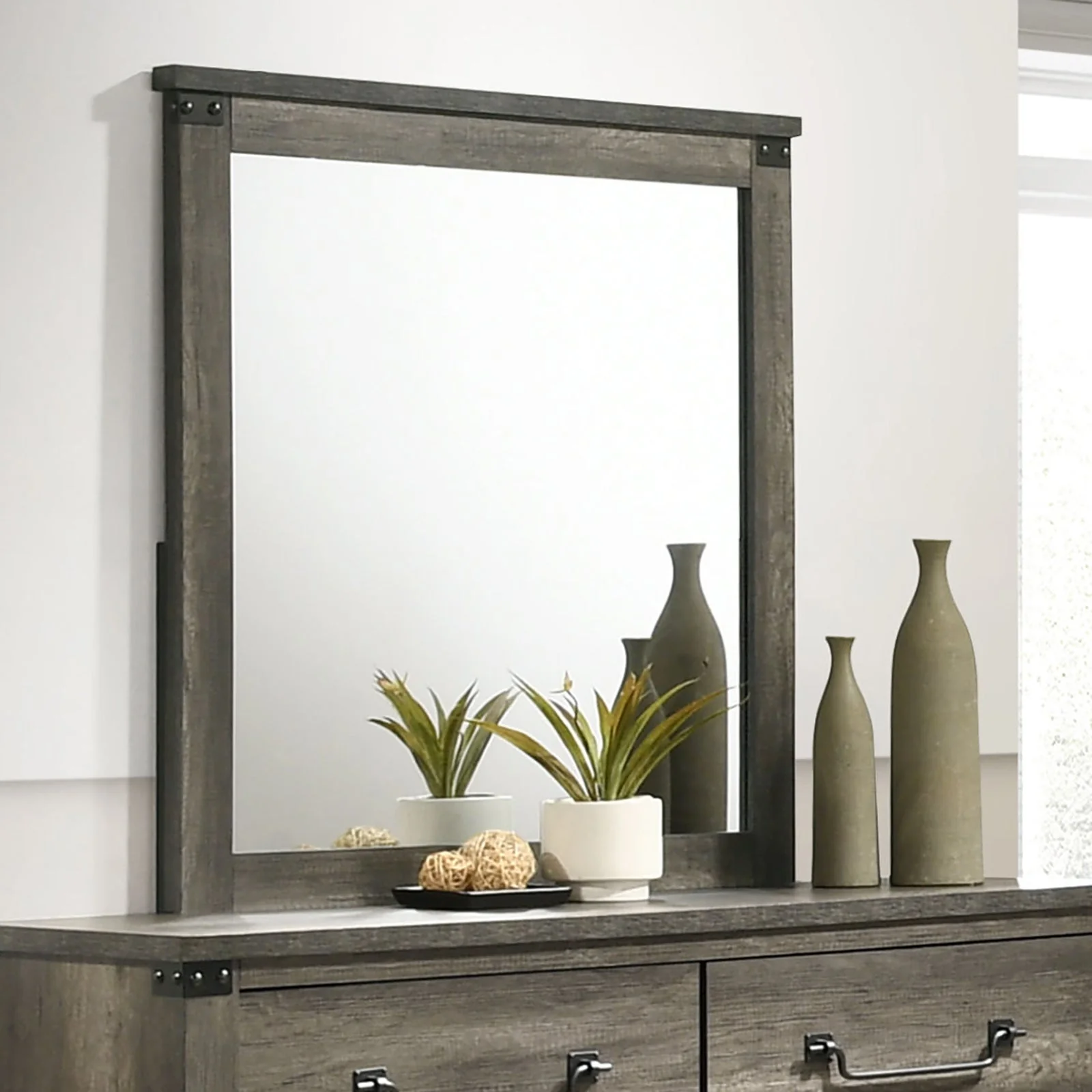 Britonale Gray Queen 5 Piece Bedroom Set w/Chest - Image 6