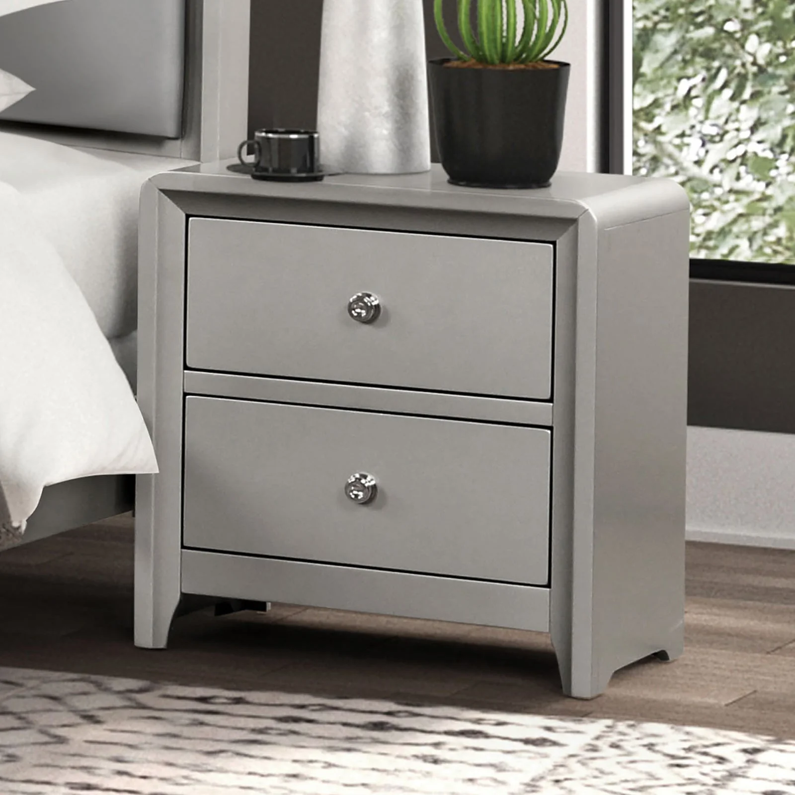 Bryne Champagne Queen 5 Piece Bedroom Set w/2 Nightstands - Image 4