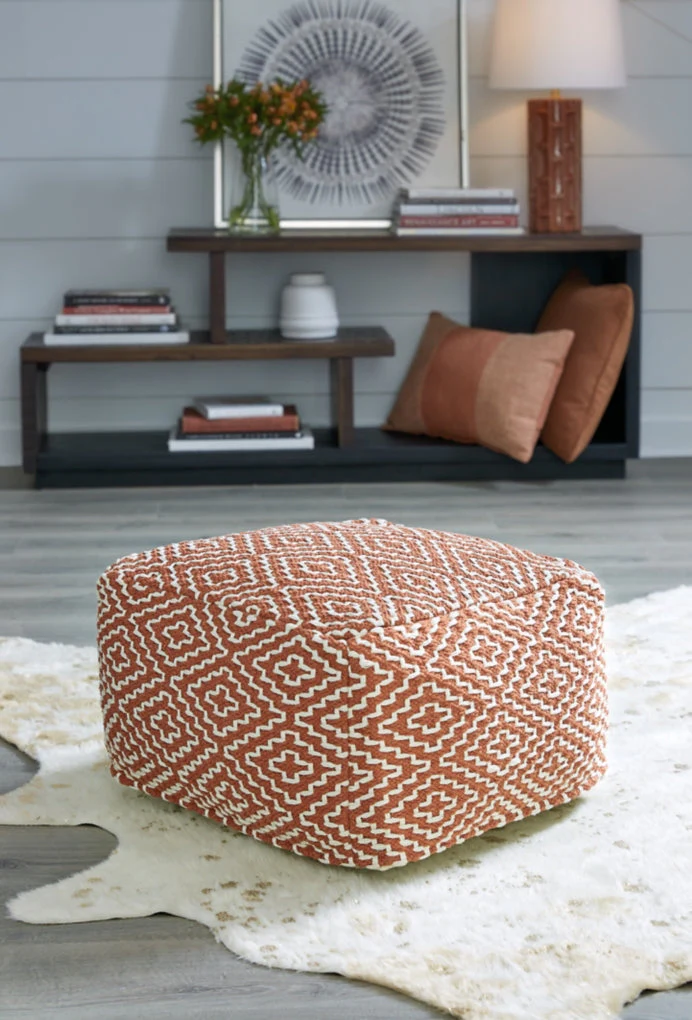 Brynnsen Pouf - Image 4