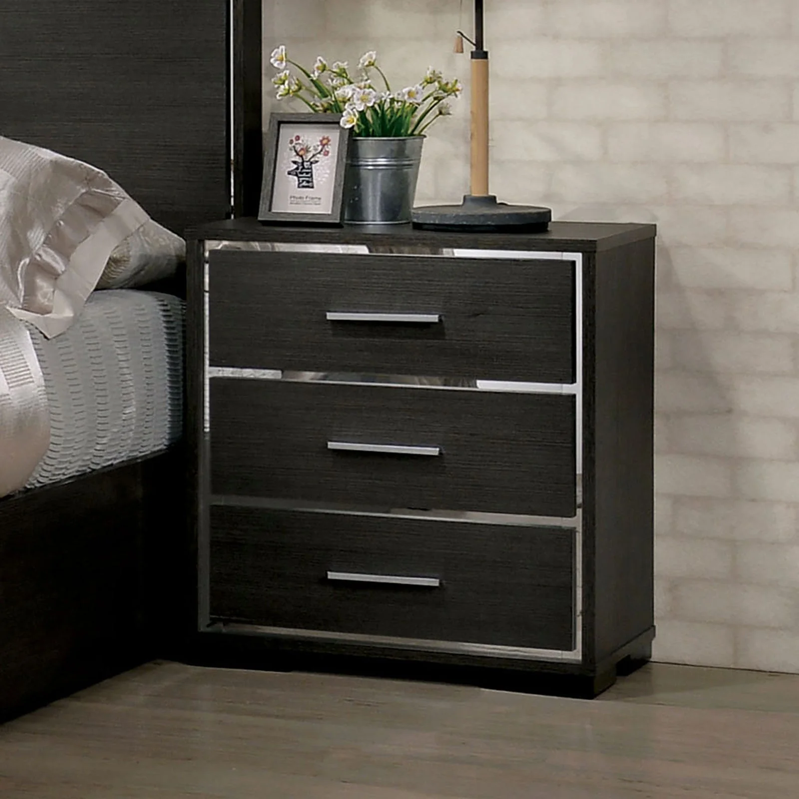 Camryn Warm Gray 5 Pc. Queen Bedroom Set w/ Chest - Image 5