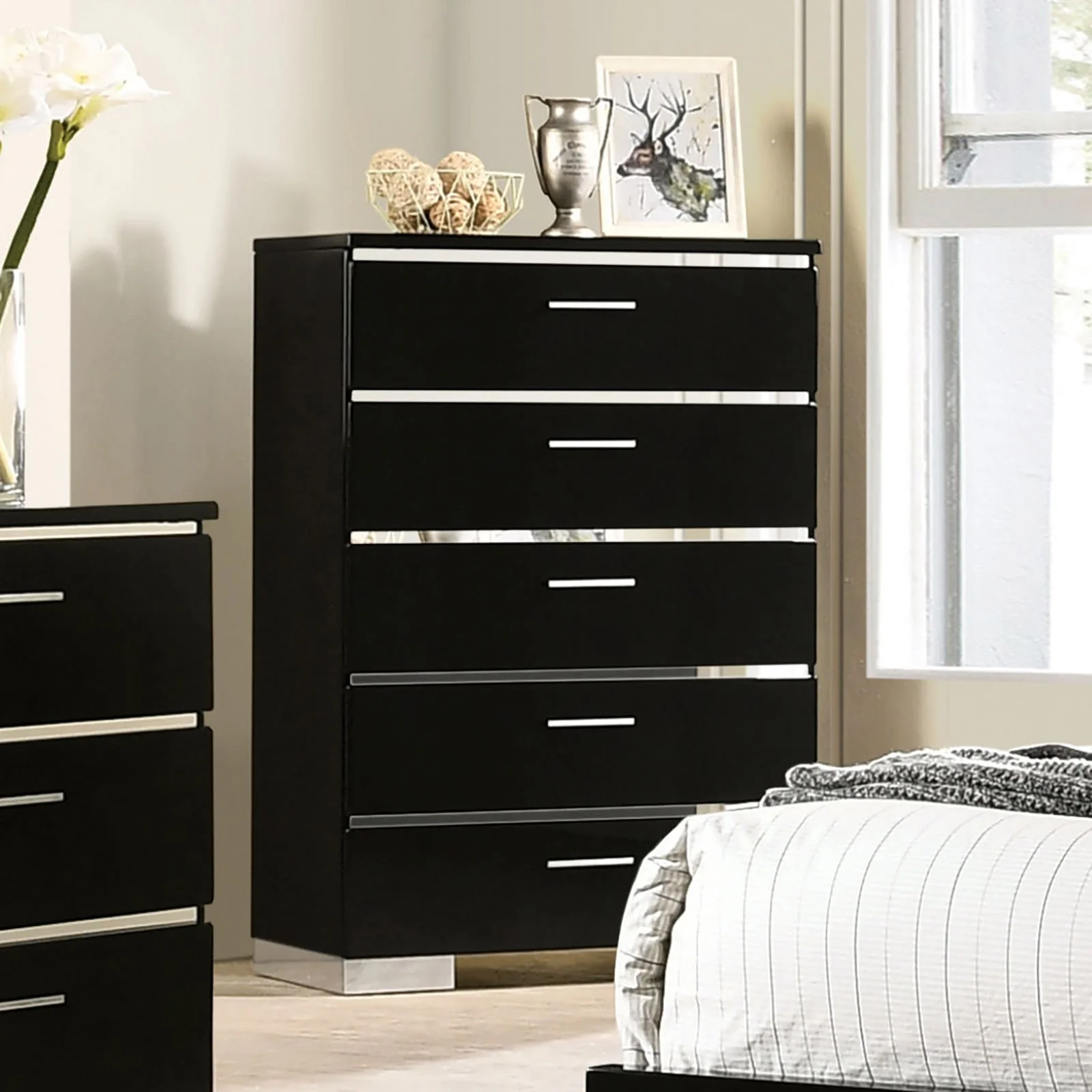 Carlie Black/Chrome 5 Pc. Queen Bedroom Set w/ Chest - Image 5