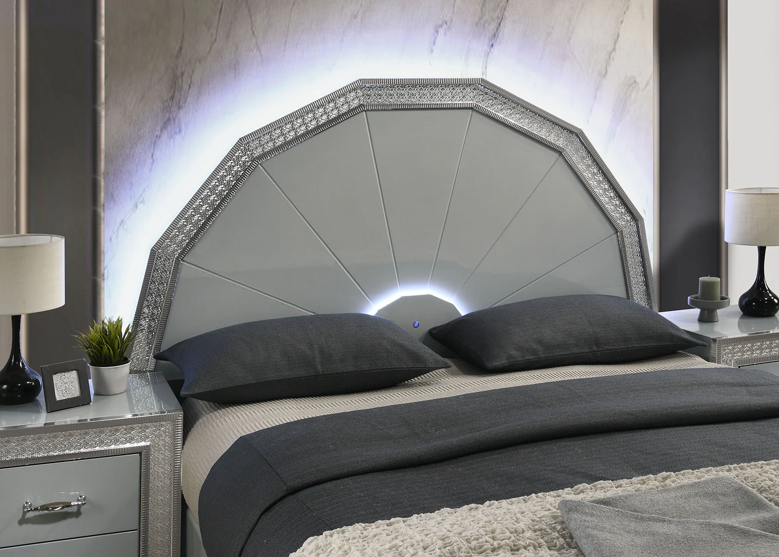 Cassiopeia Metallic Gray Queen 5 Piece Bedroom Set w/Chest - Image 2