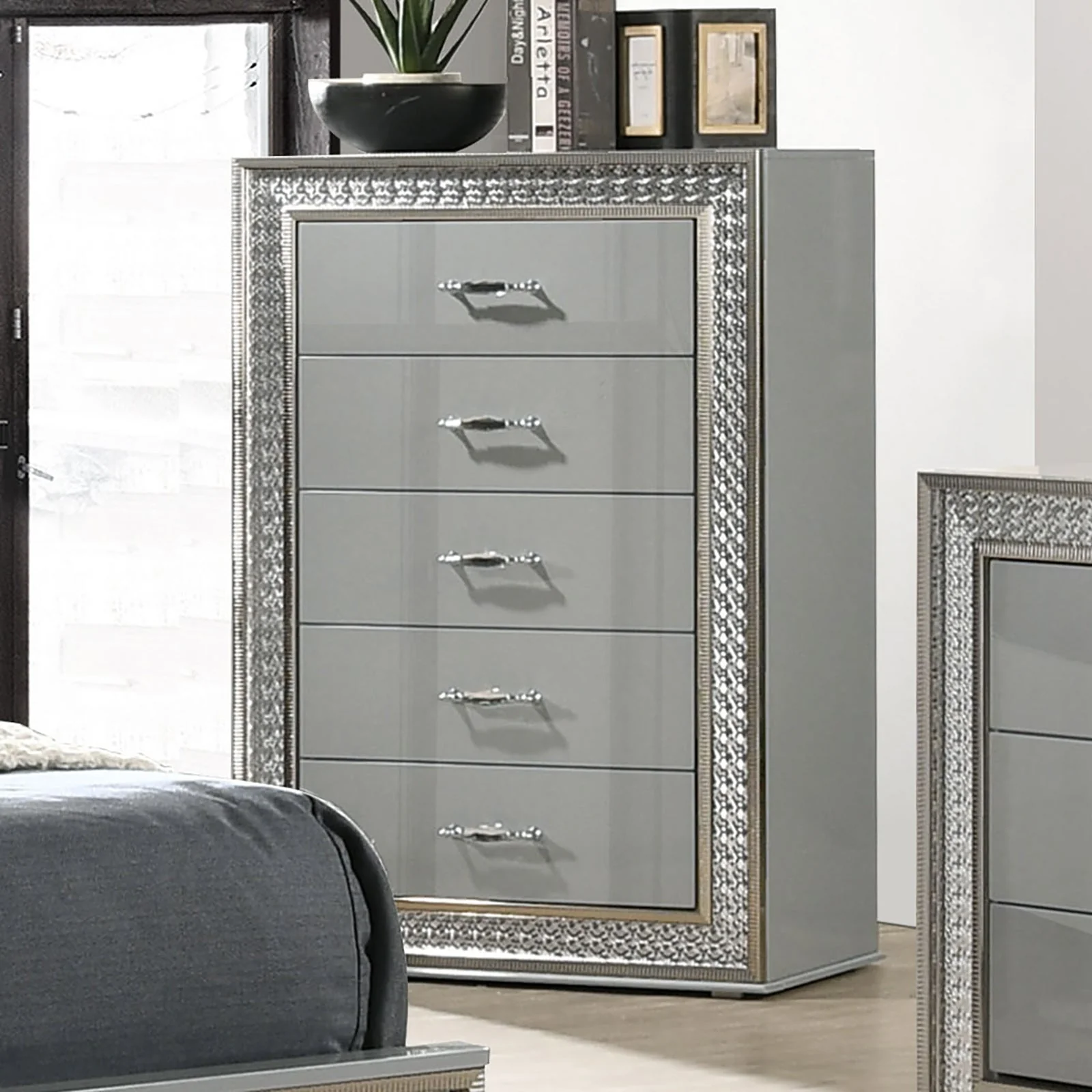 Cassiopeia Metallic Gray Queen 5 Piece Bedroom Set w/Chest - Image 3