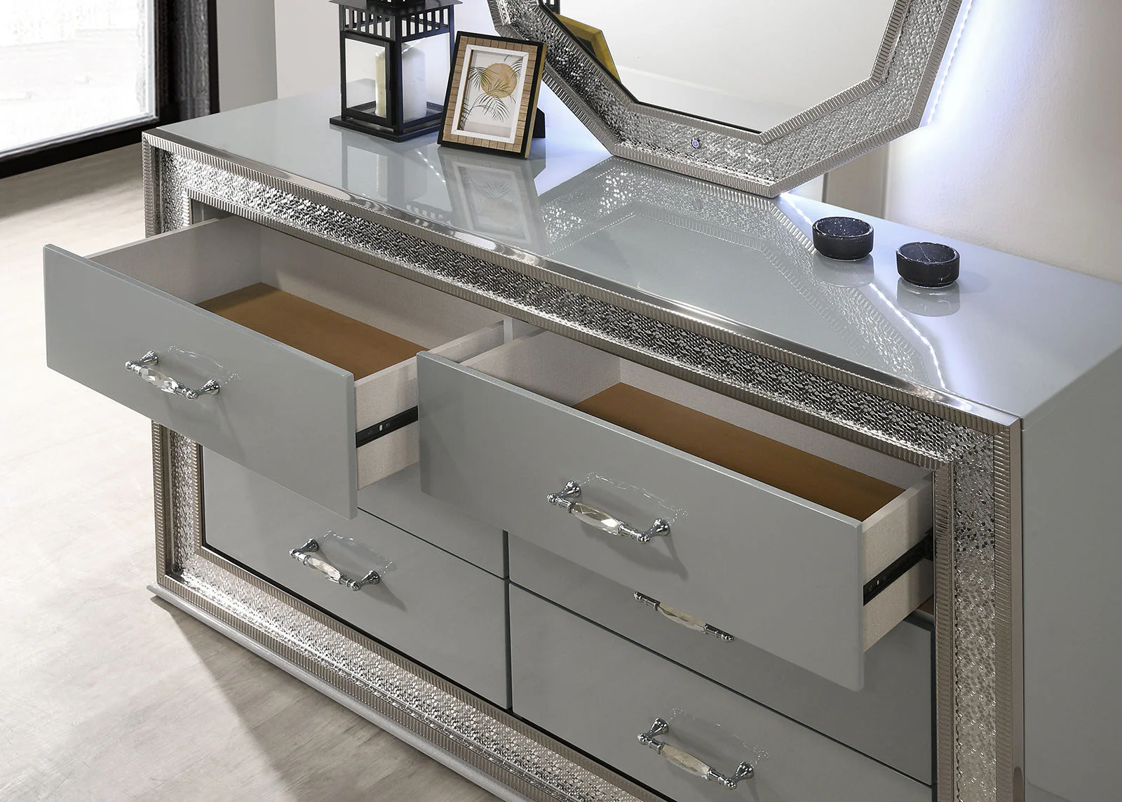 Cassiopeia Metallic Gray Queen 5 Piece Bedroom Set w/Chest - Image 5