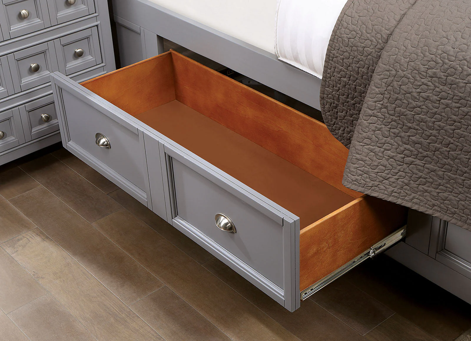 Castlile Gray 4 Pc. Queen Bedroom Set - Image 7