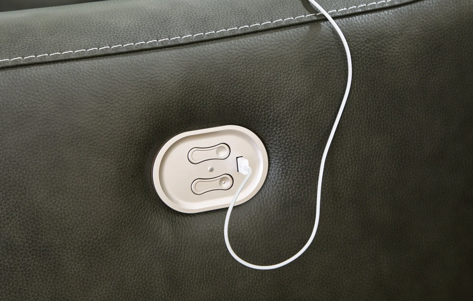 Center Line Power Recliner/Adjustable Headrest - Image 7