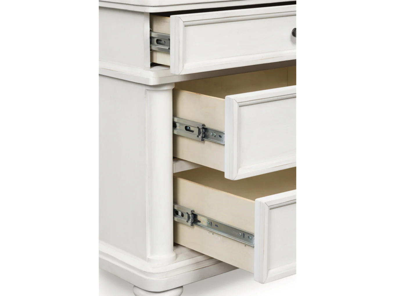 Chadworth Dresser and Mirror - Image 7