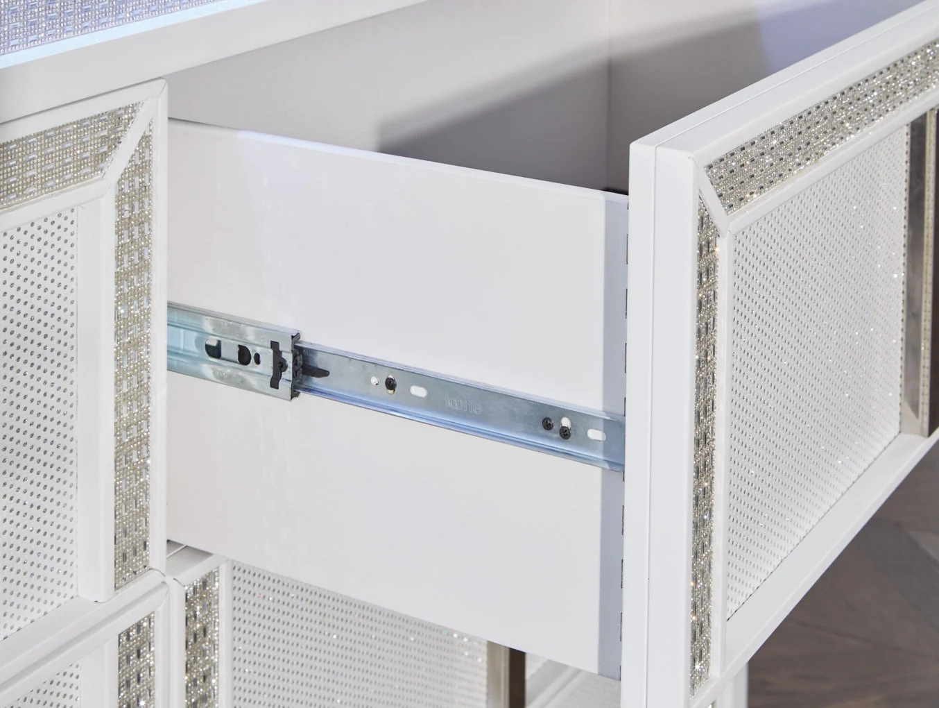 Chalanna Dresser and Mirror - Image 4