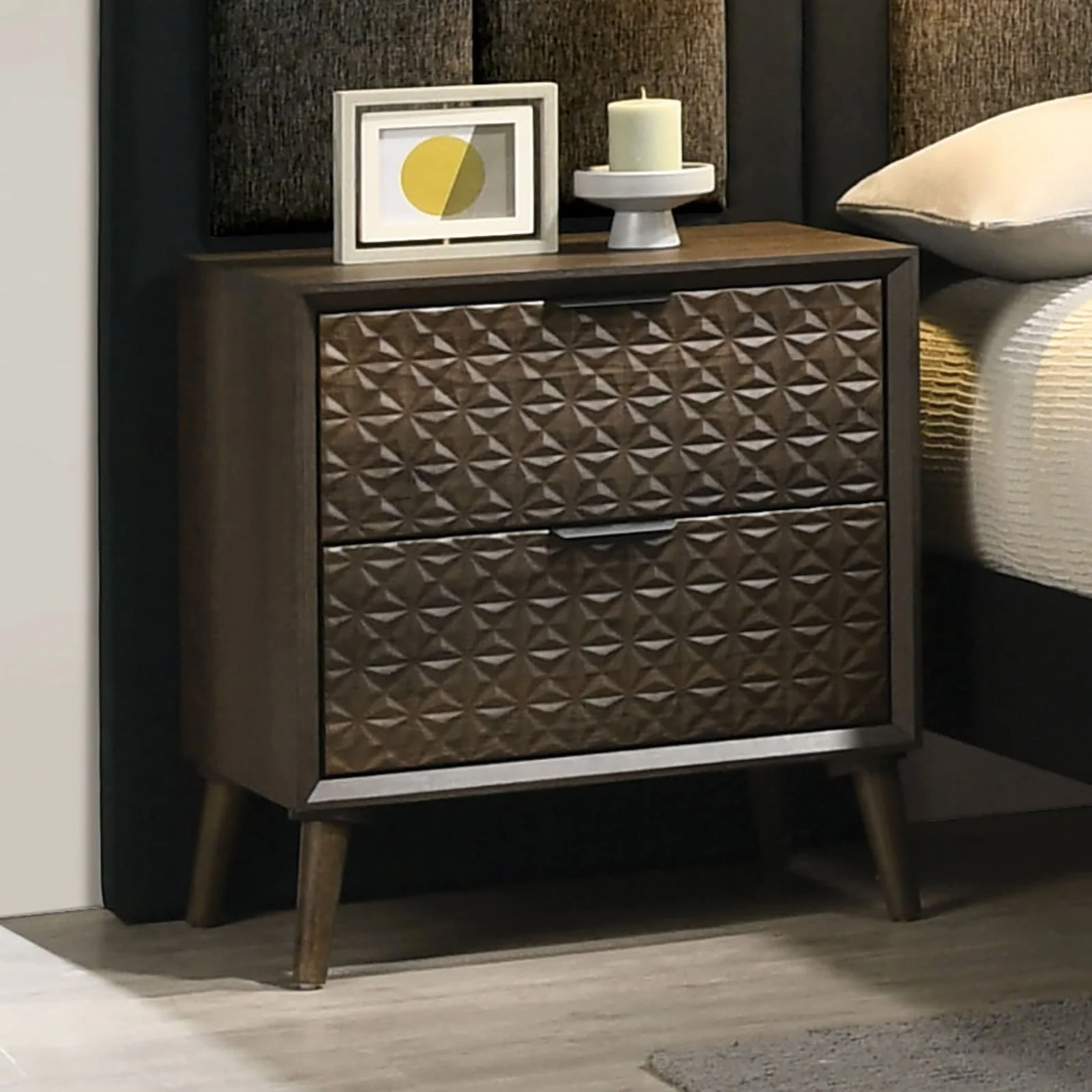 Chalfont Dark Brown Queen 5 Piece Bedroom Set w/2 Nightstands - Image 3