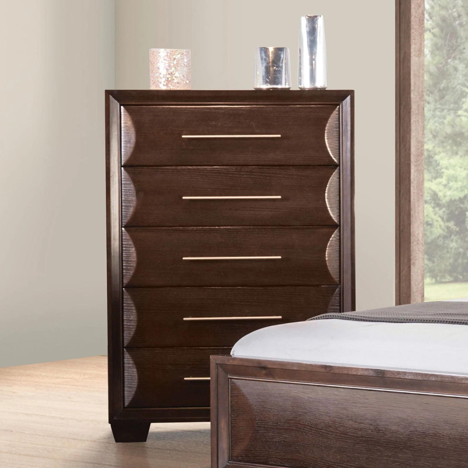Chemnitz Espresso Queen 5 Piece Bedroom Set w/Chest - Image 4