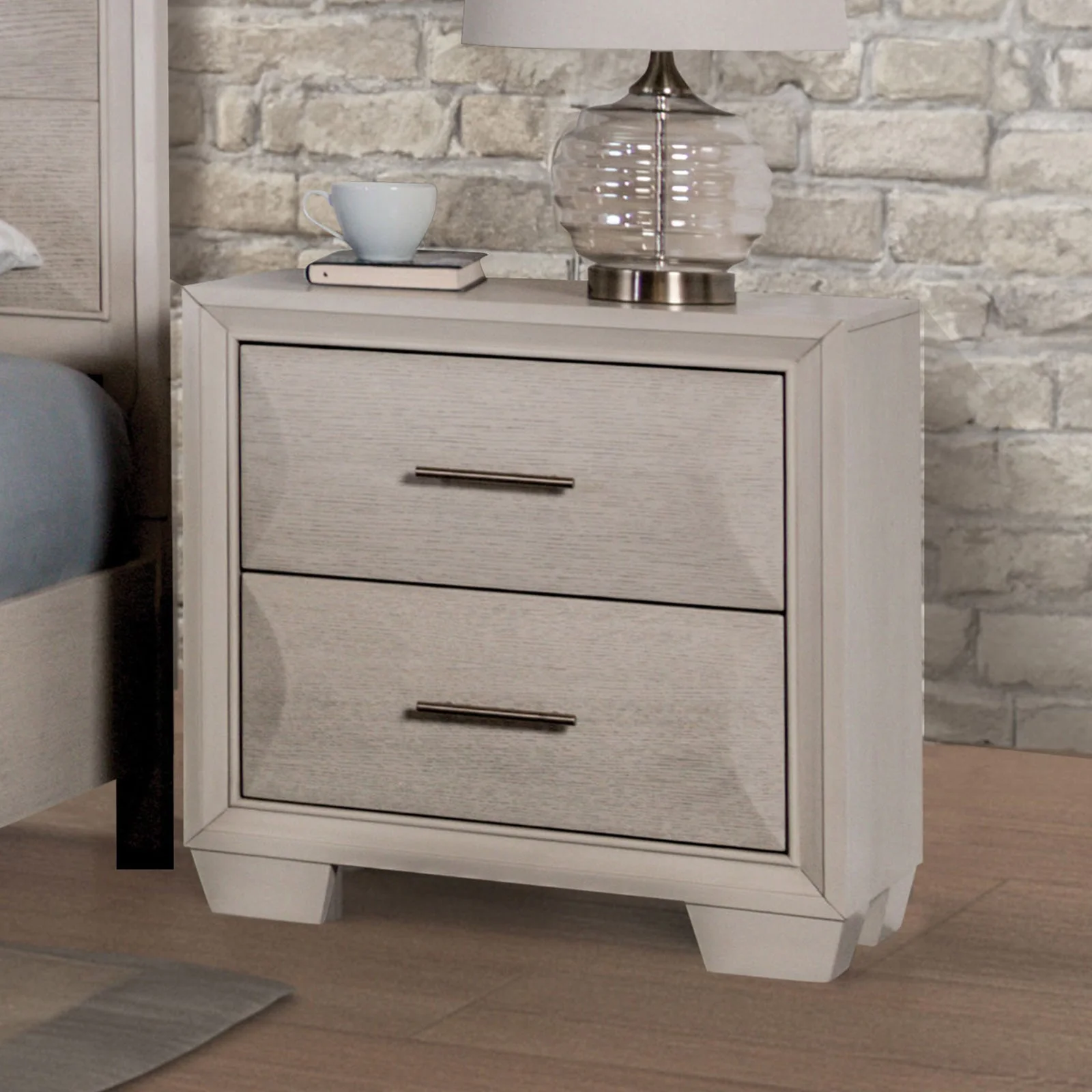 Chemnitz White Queen 5 Piece Bedroom Set w/Chest - Image 4