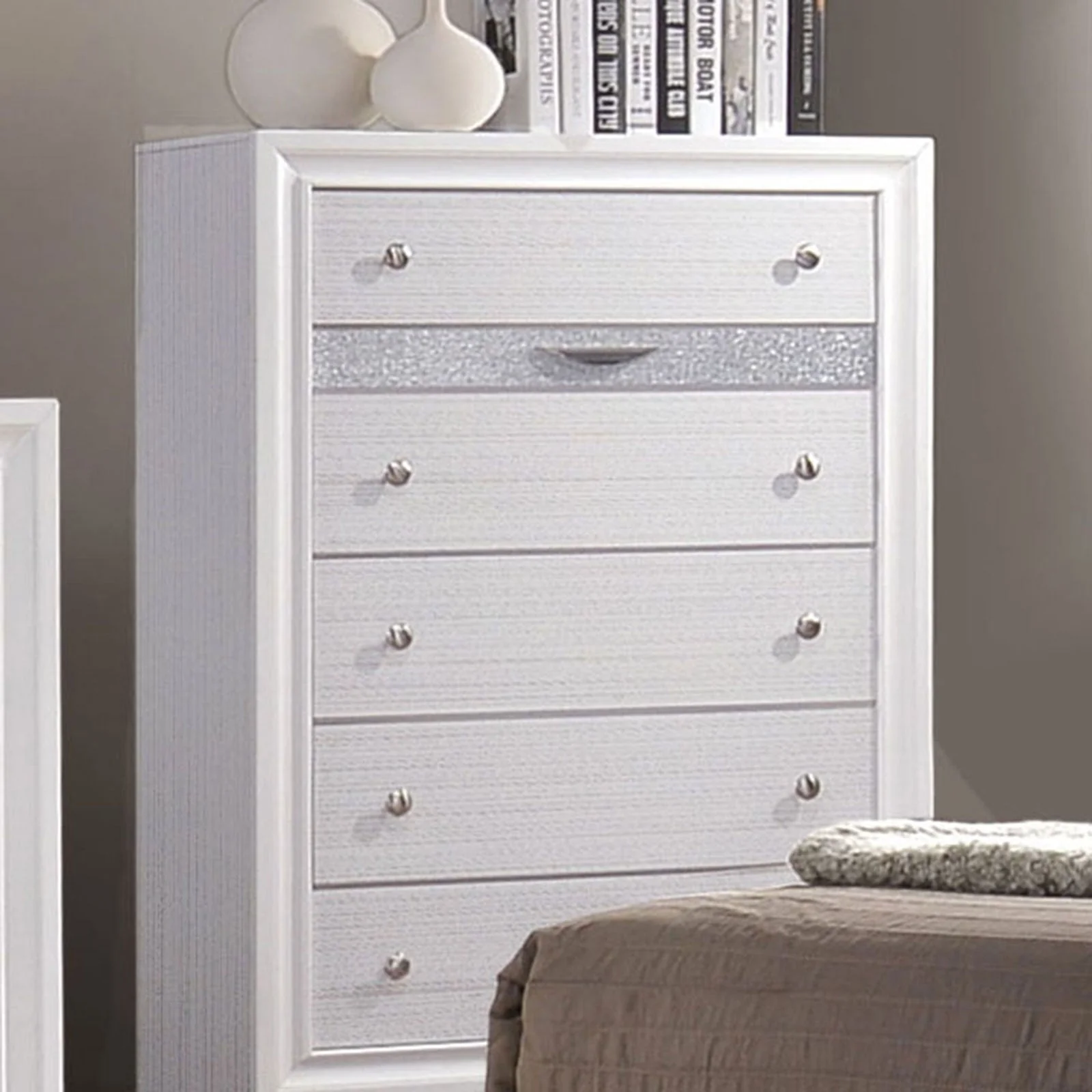 Chrissy White 5 Pc. Queen Bedroom Set w/ Chest - Image 4
