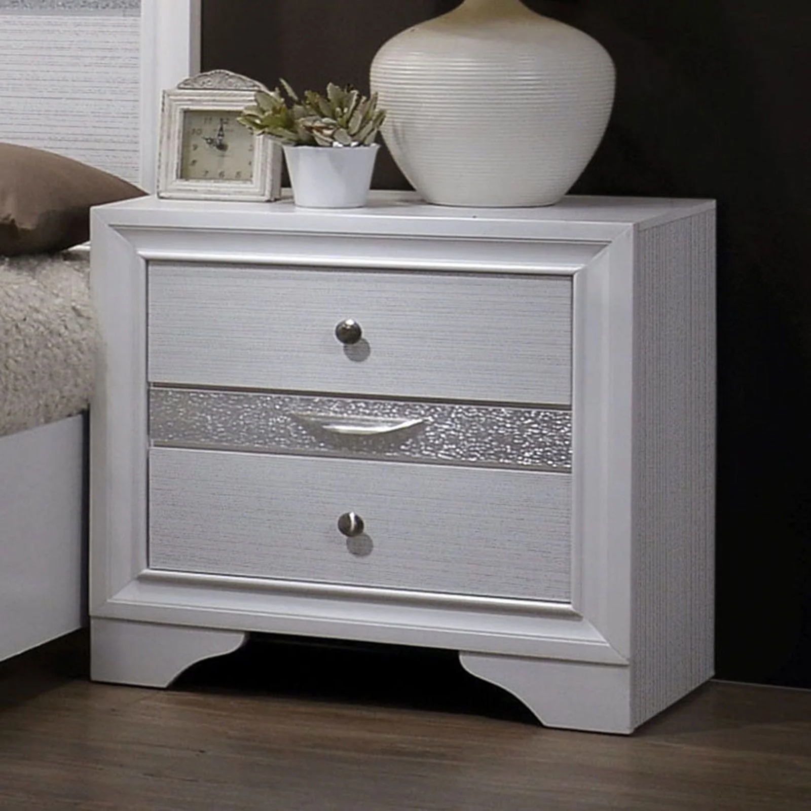 Chrissy White 5 Pc. Queen Bedroom Set w/ Chest - Image 6