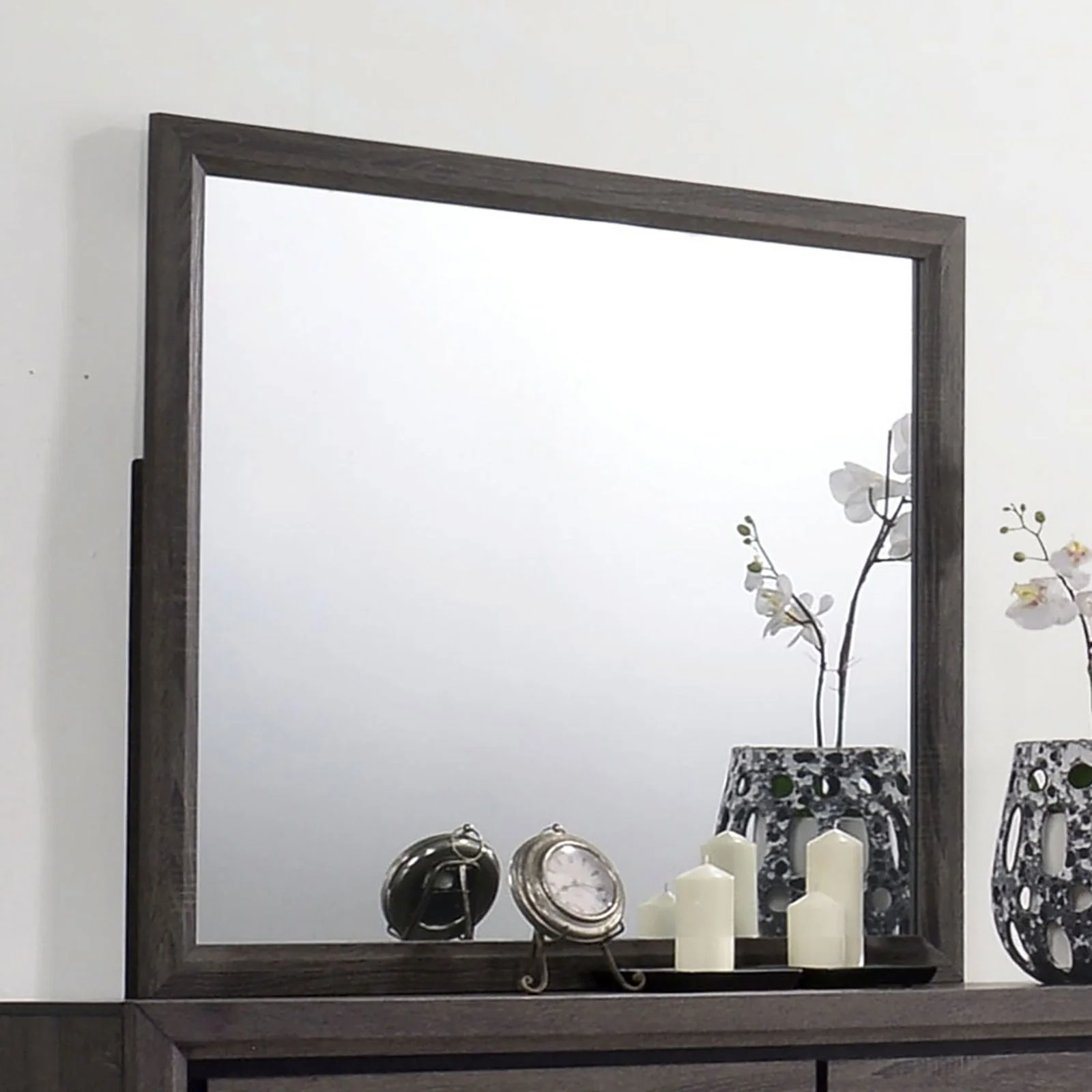 Conwy Gray 5 Pc. Queen Bedroom Set w/ Chest - Image 5