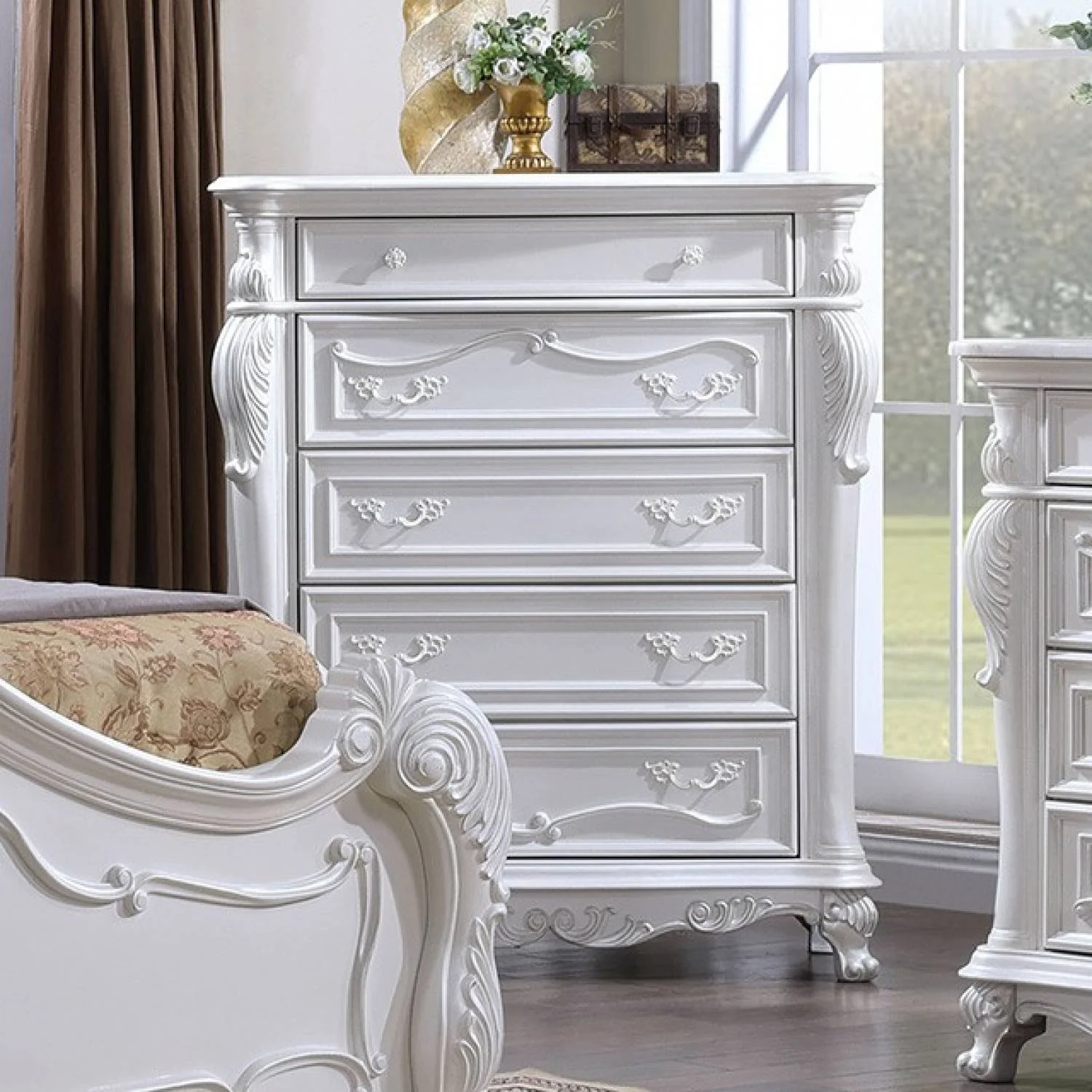 Cremona White 5 Pc. Queen Bedroom Leatherette Set w/ Chest - Image 6