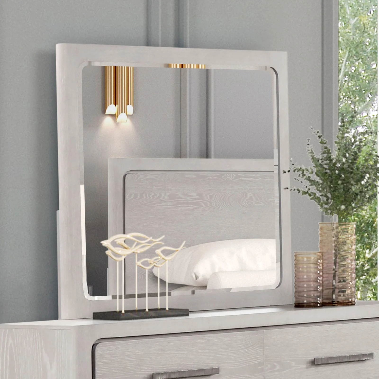 Crowthorne White Oak Queen 5 Piece Bedroom Set w/2 Nightstands - Image 5
