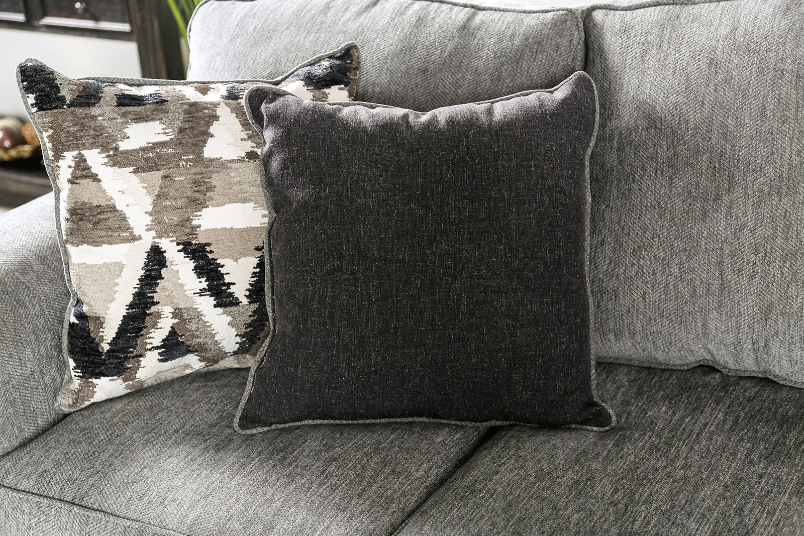Delgada Graphite Sofa - Image 3