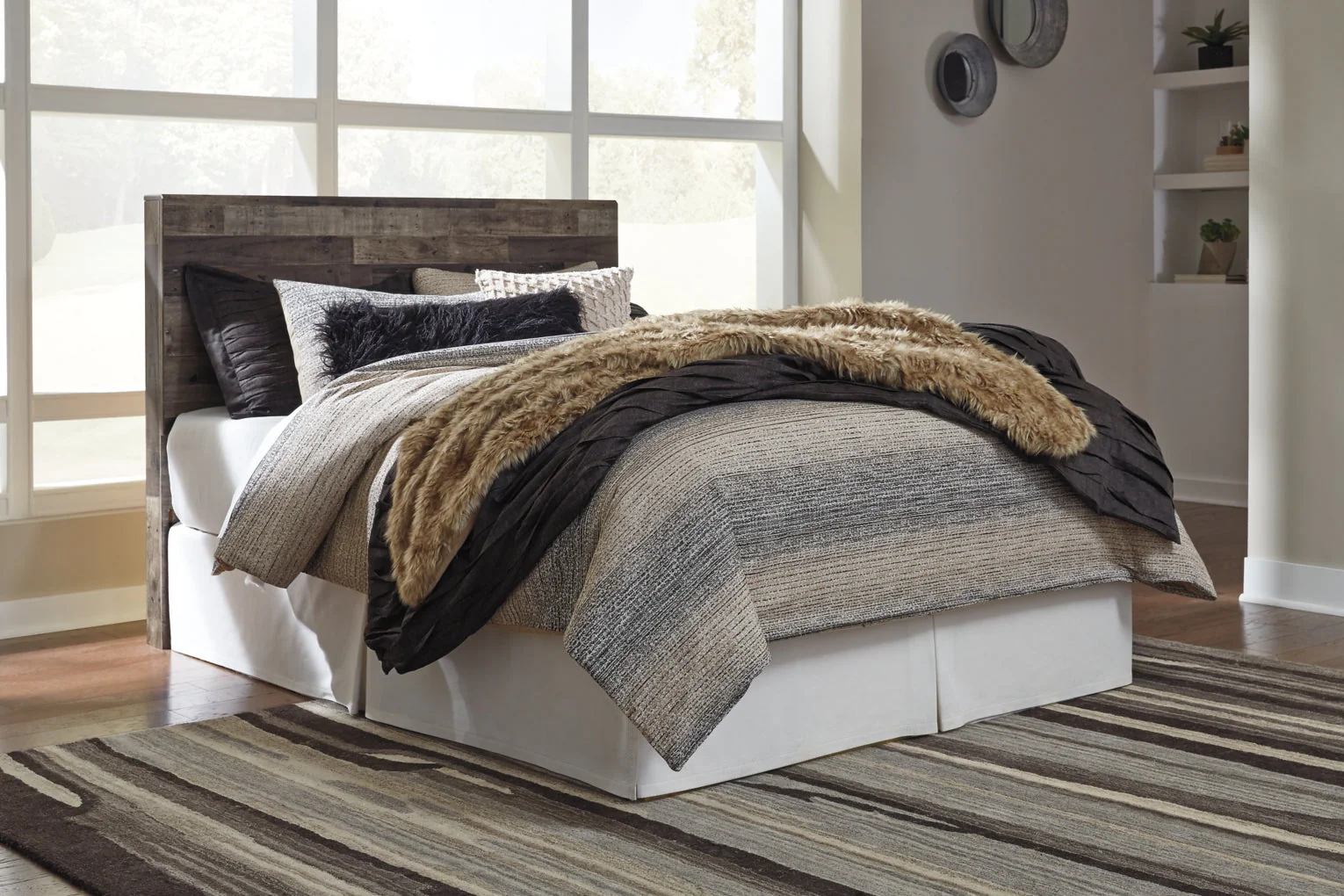 Derekson Panel Headboard - Image 7
