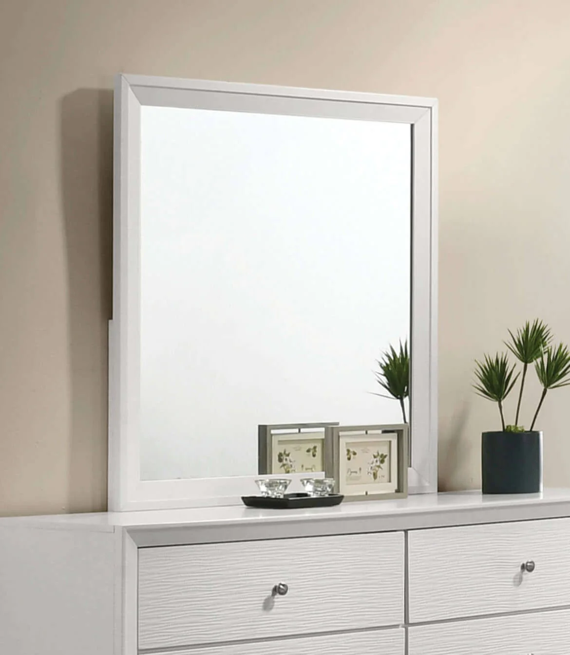 Dortmund White 4 Pc. Queen Bedroom Set - Image 8