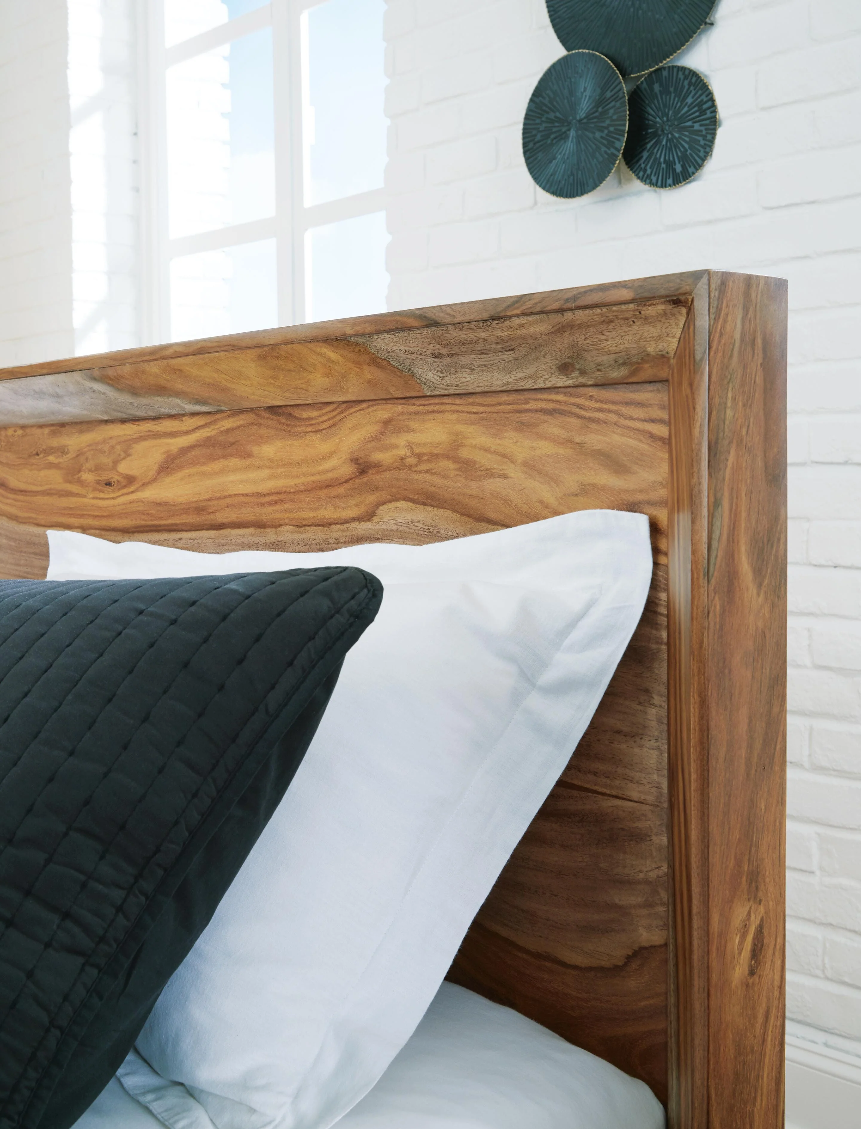 Dressonni Panel Bed - Image 5