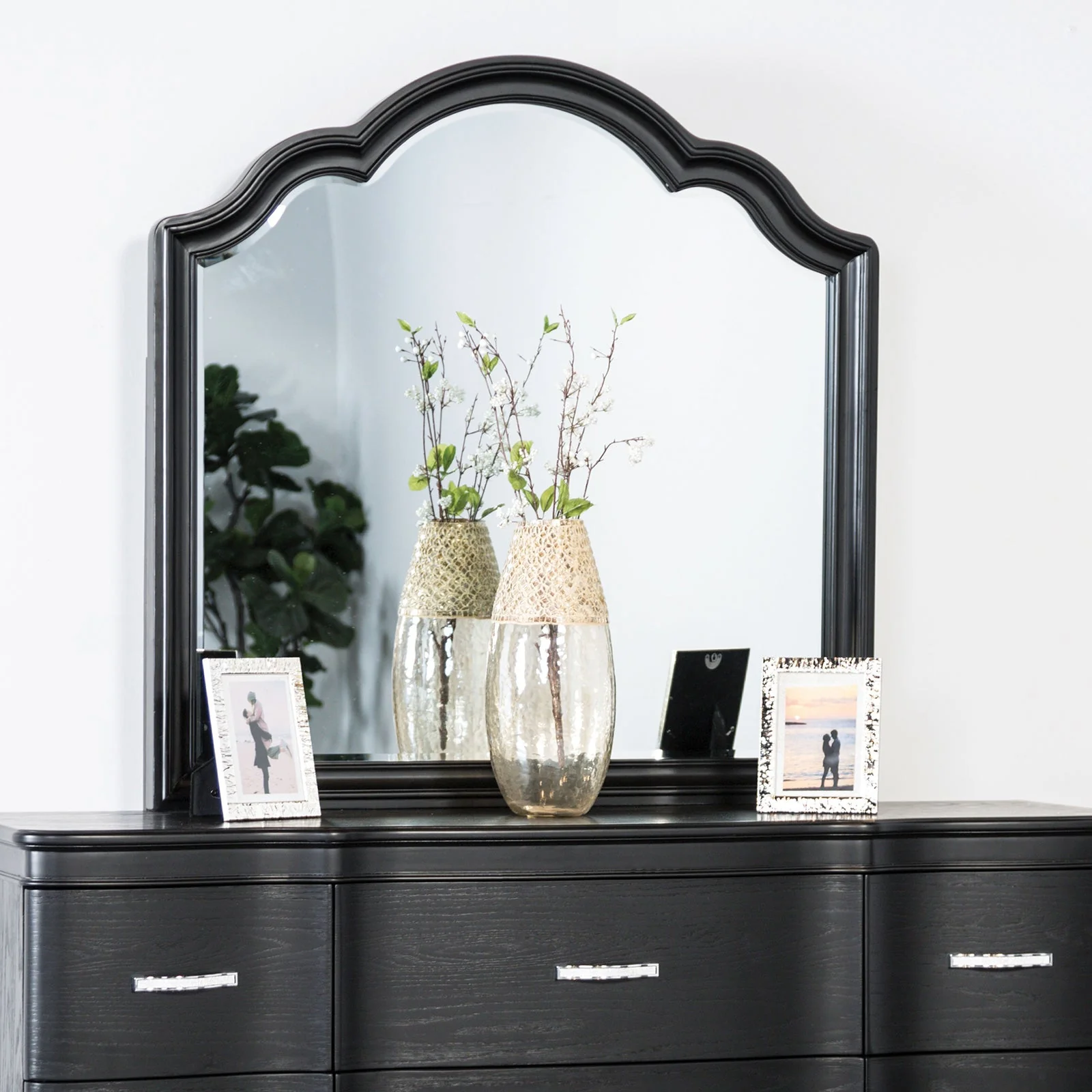 Eleanora Black Queen 5 Piece Bedroom Set w/2 Nightstands - Image 4