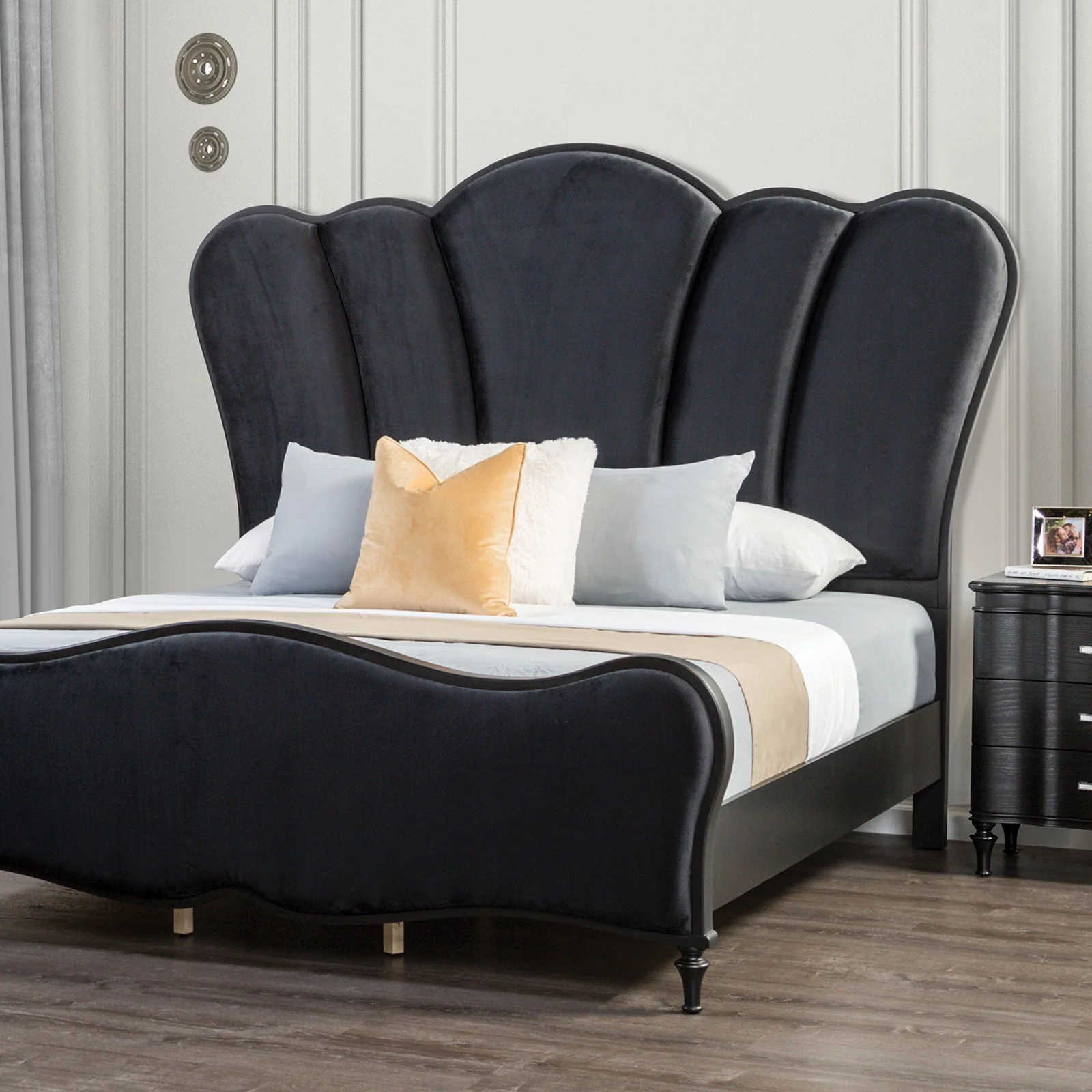Eleanora Black Queen 5 Piece Bedroom Set w/Chest - Image 2